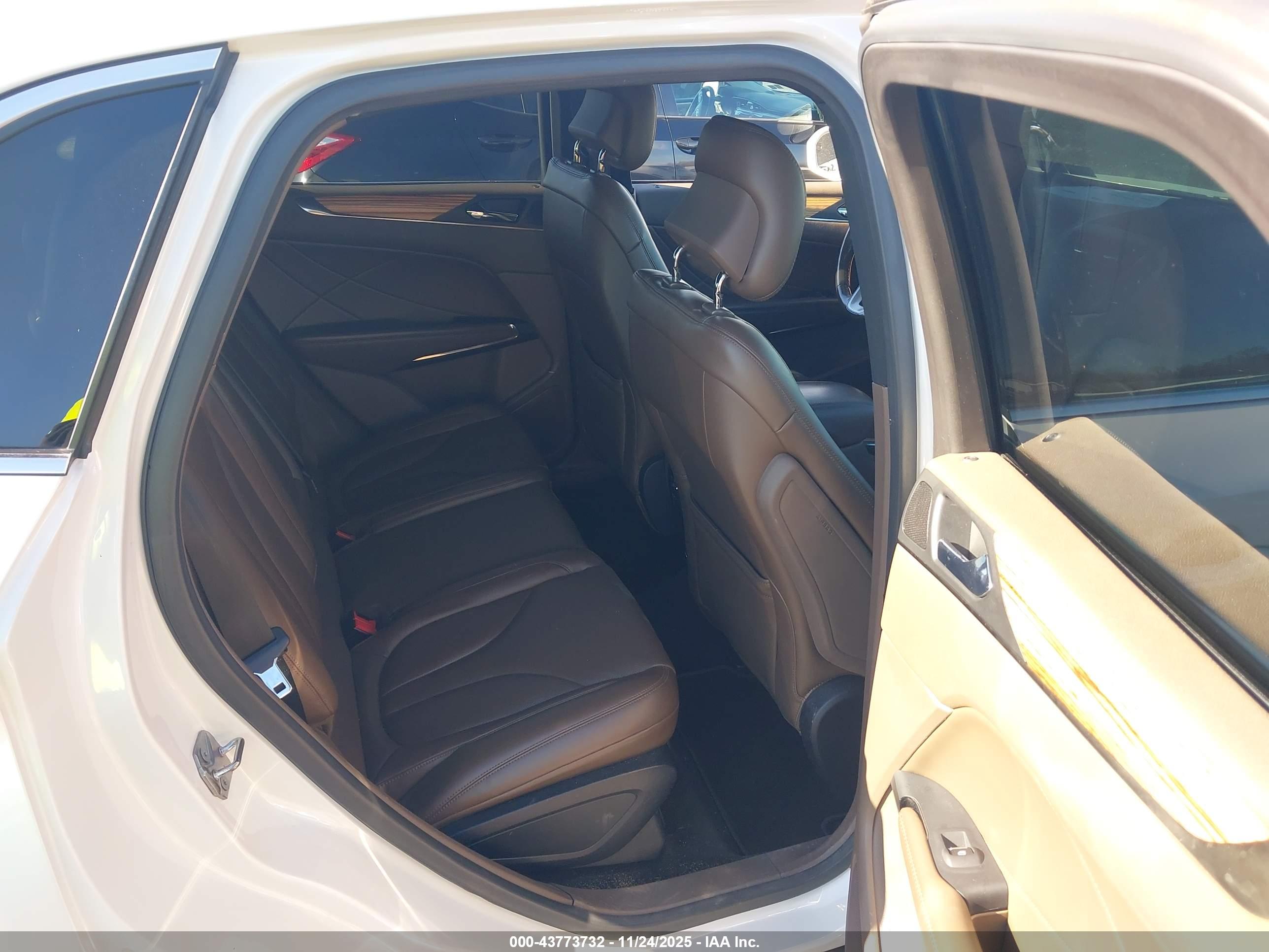 LINCOLN MKC image 8
