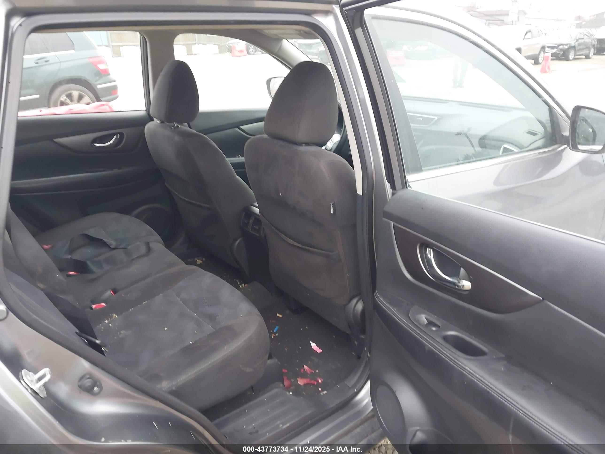 NISSAN ROGUE image 8