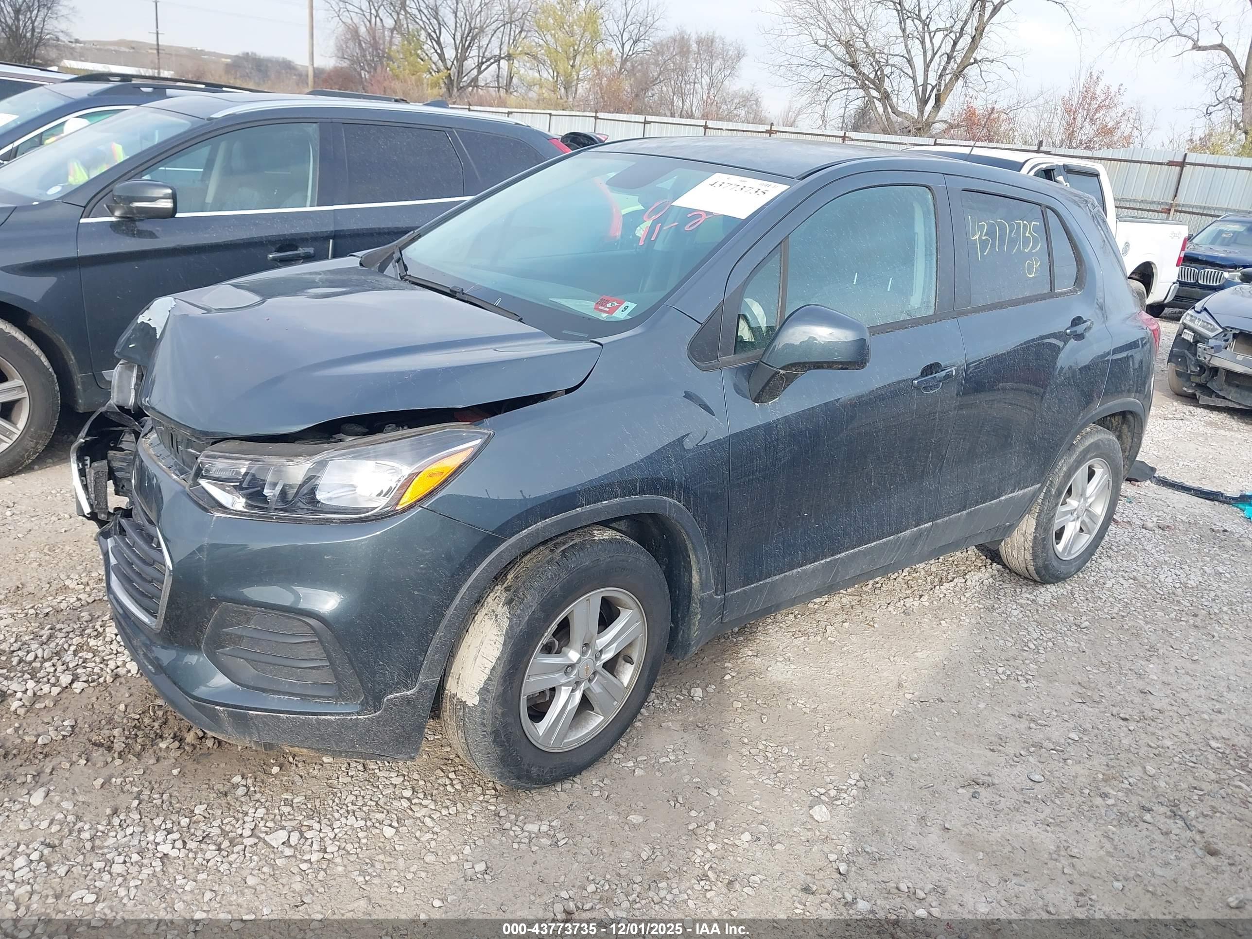 CHEVROLET TRAX image 2