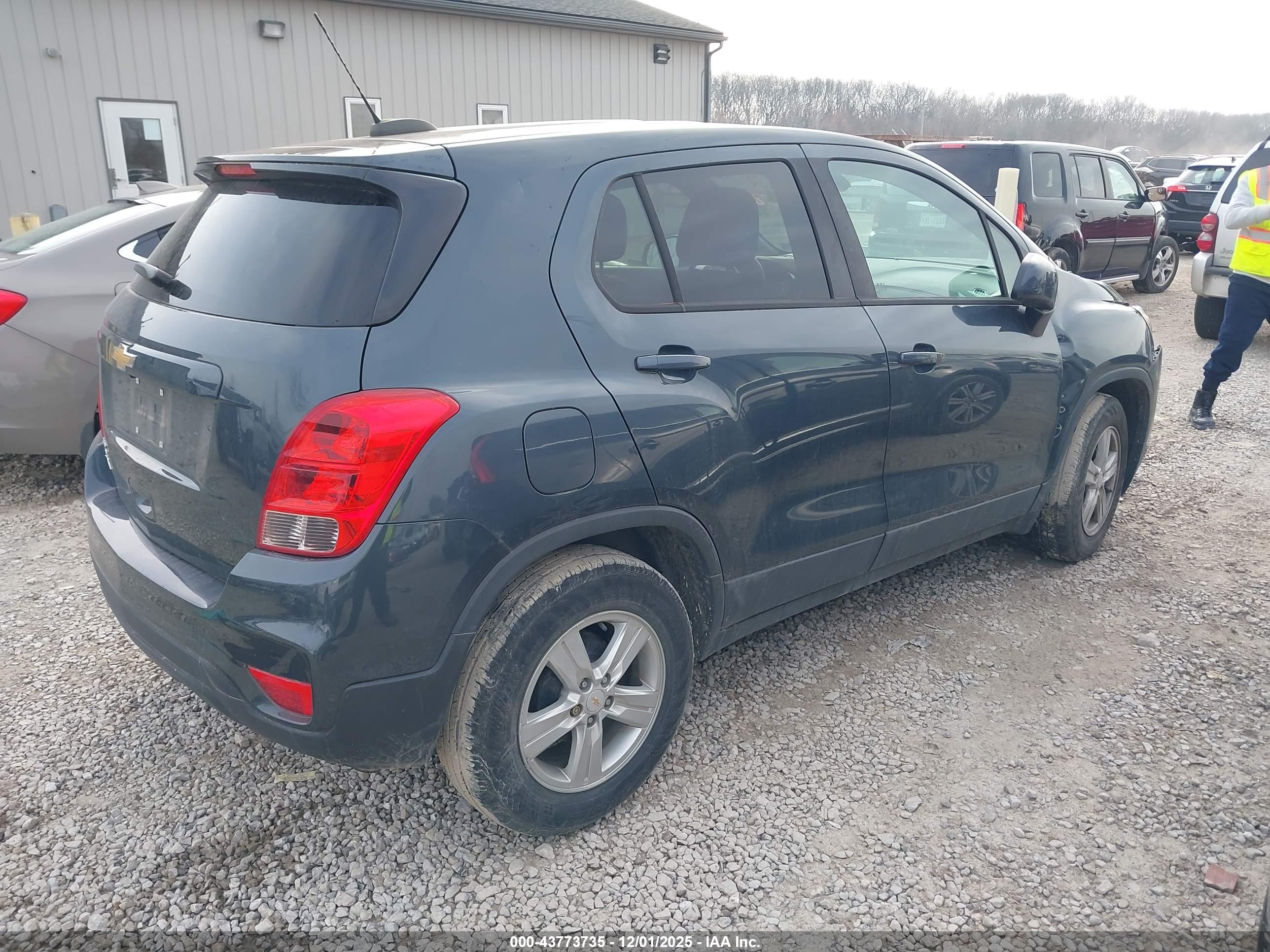 CHEVROLET TRAX image 4