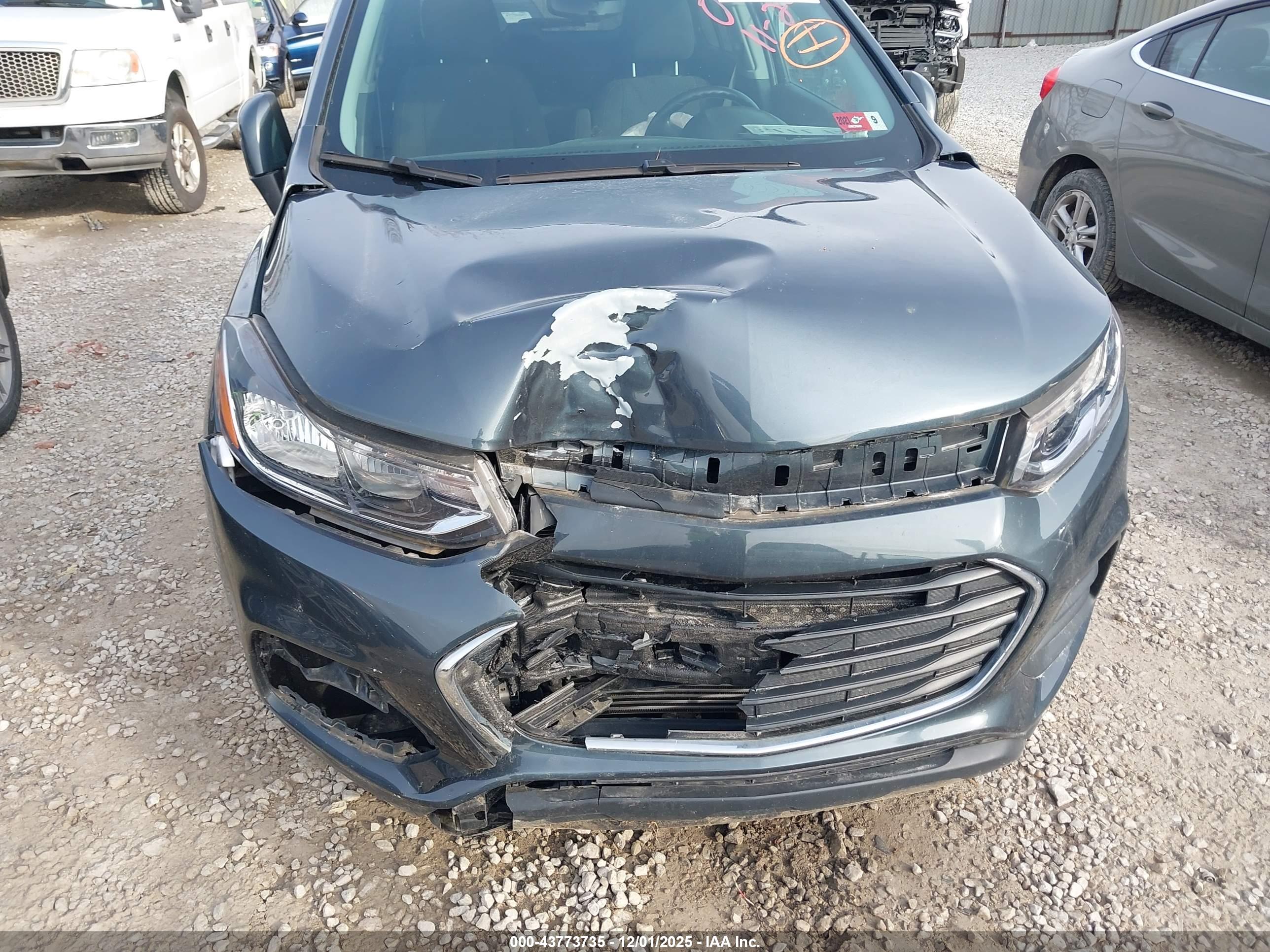 CHEVROLET TRAX image 6