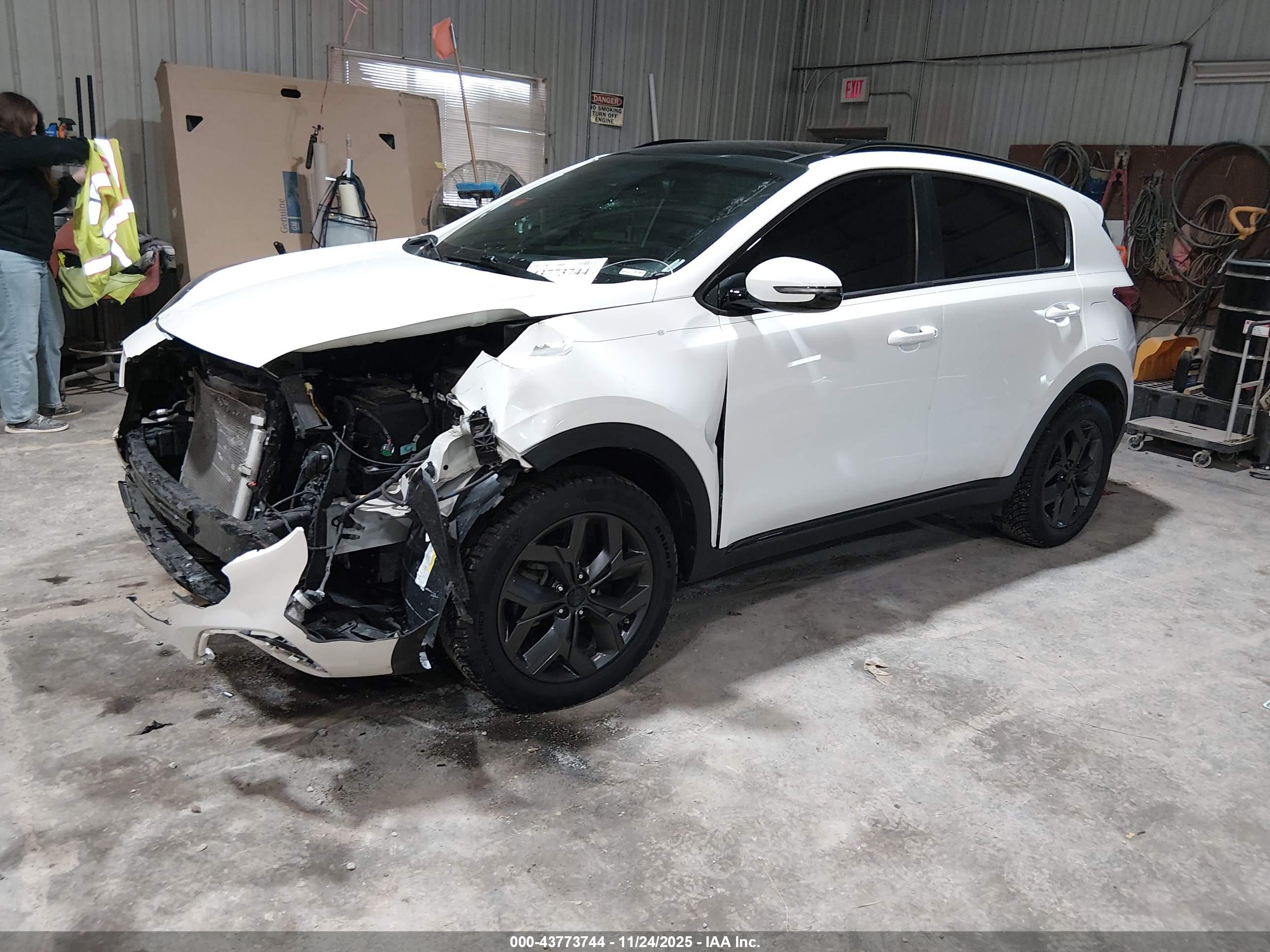 KIA SPORTAGE image 2