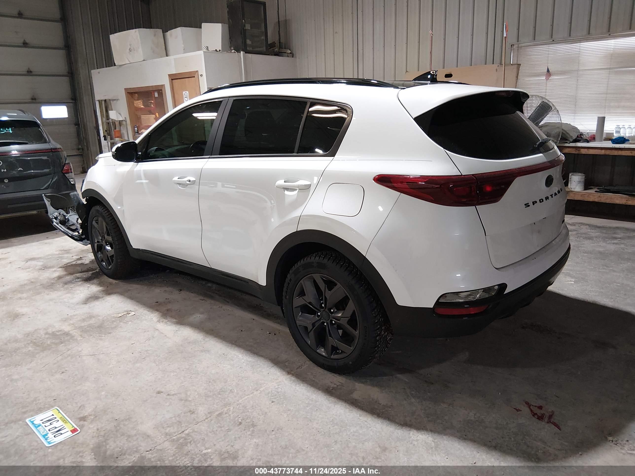KIA SPORTAGE image 3