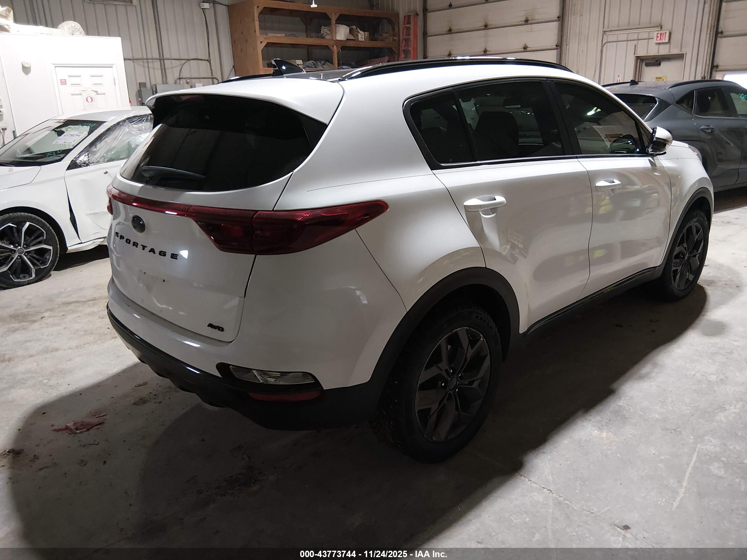 KIA SPORTAGE image 4