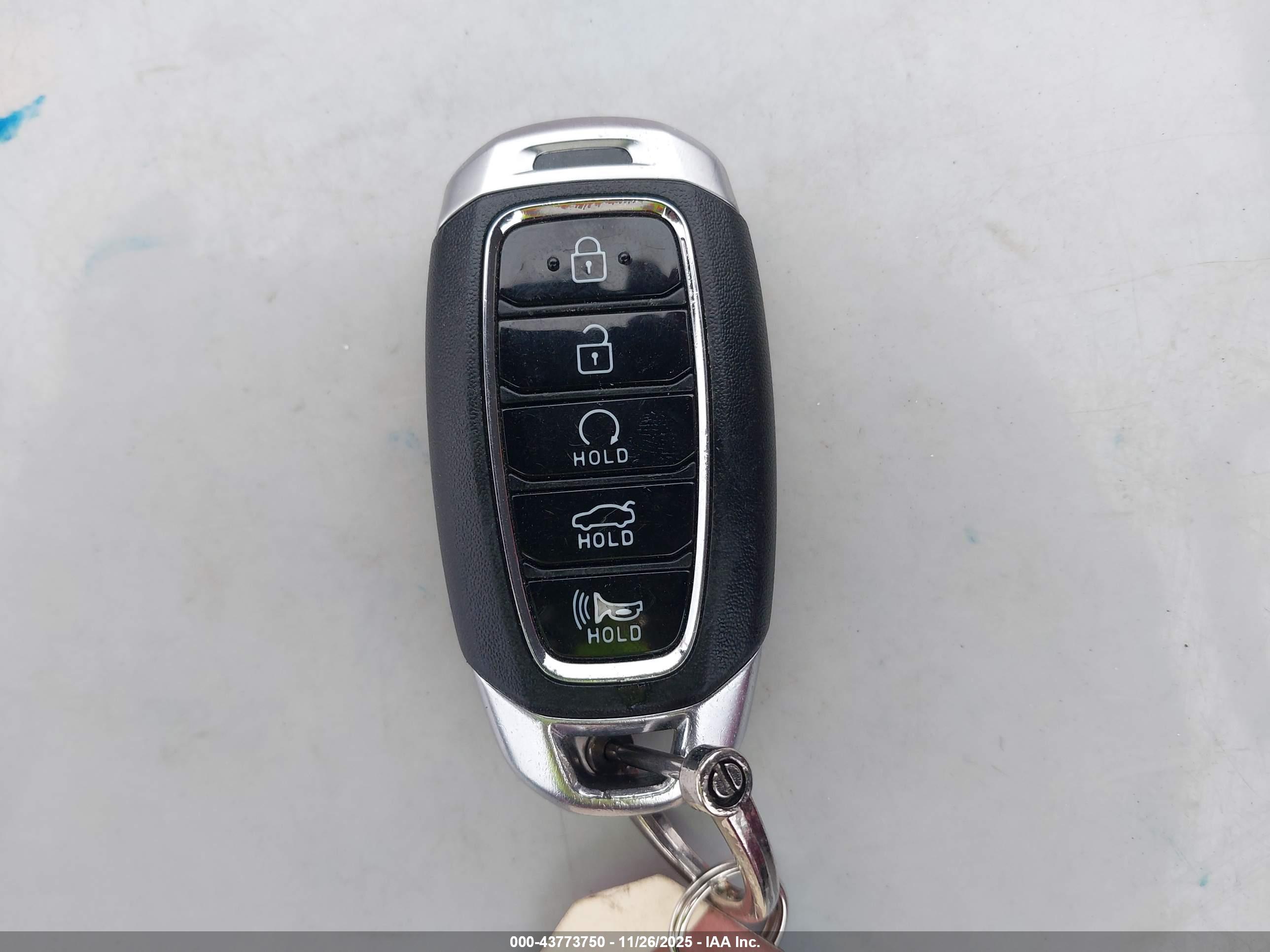 HYUNDAI ELANTRA image 11