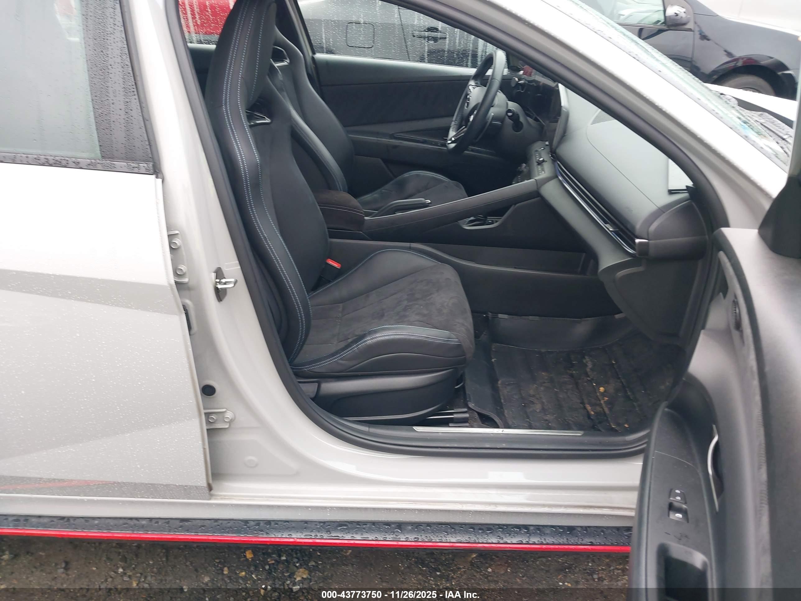 HYUNDAI ELANTRA image 5
