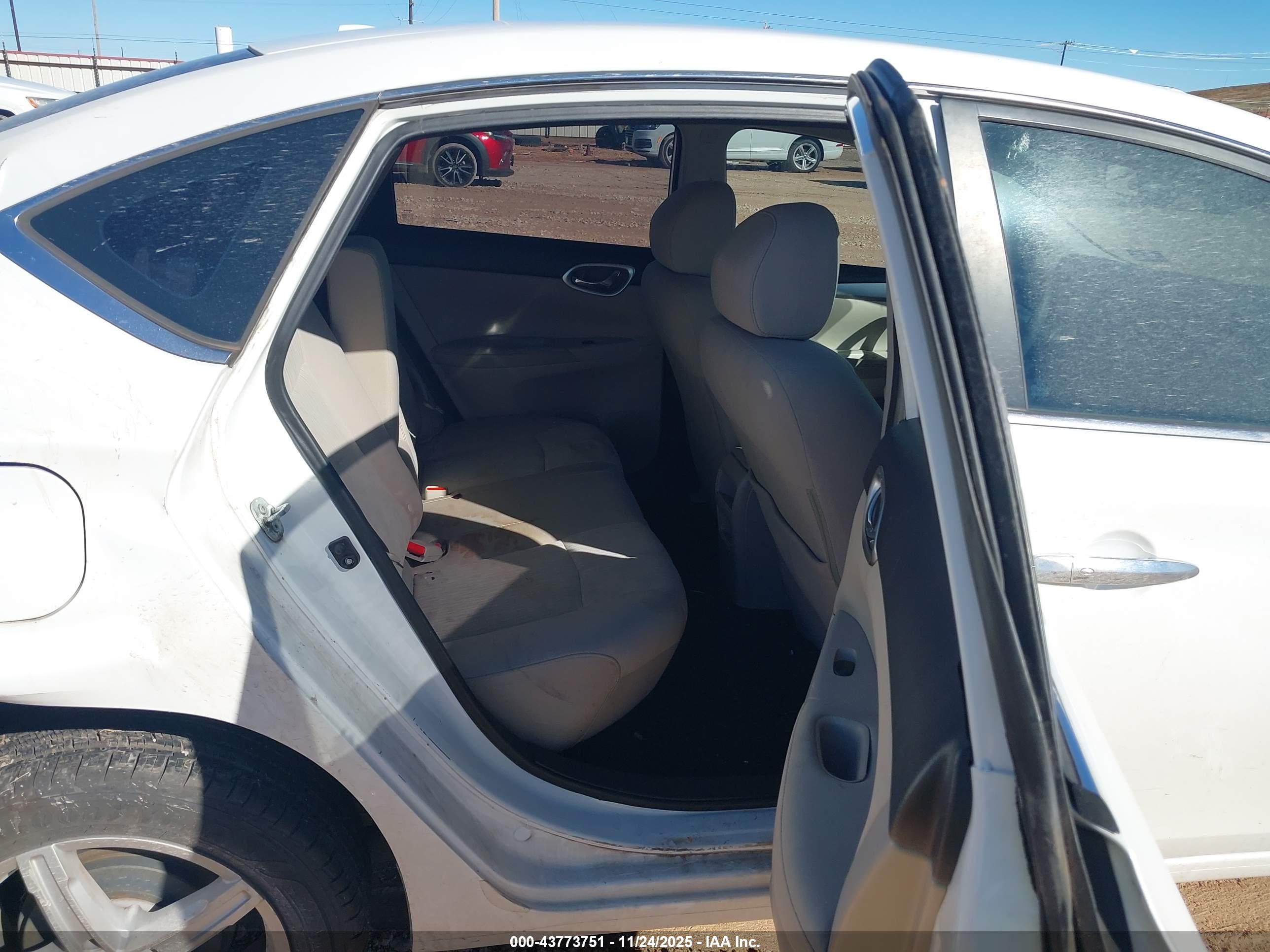 NISSAN SENTRA image 8