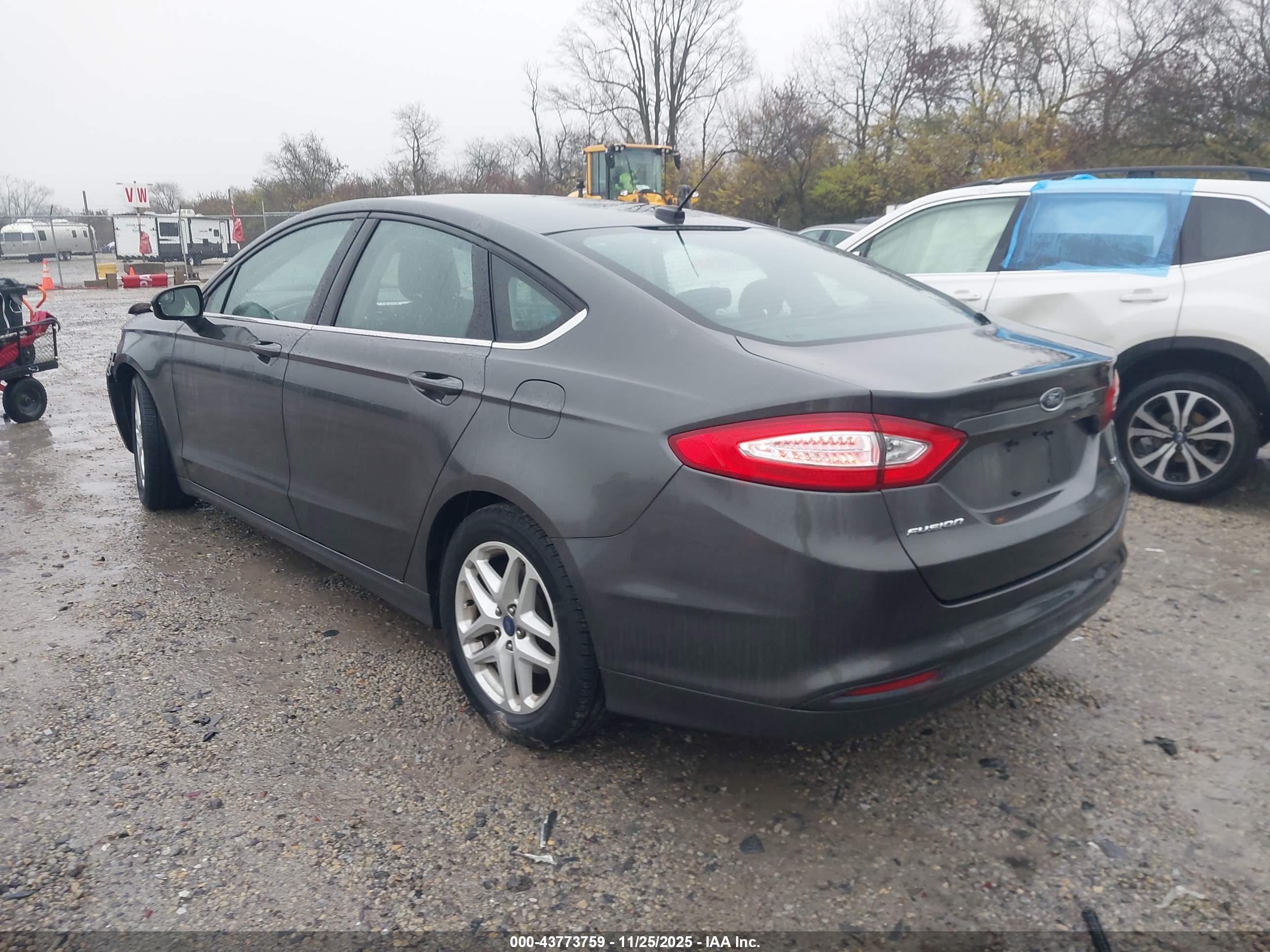 FORD FUSION image 3