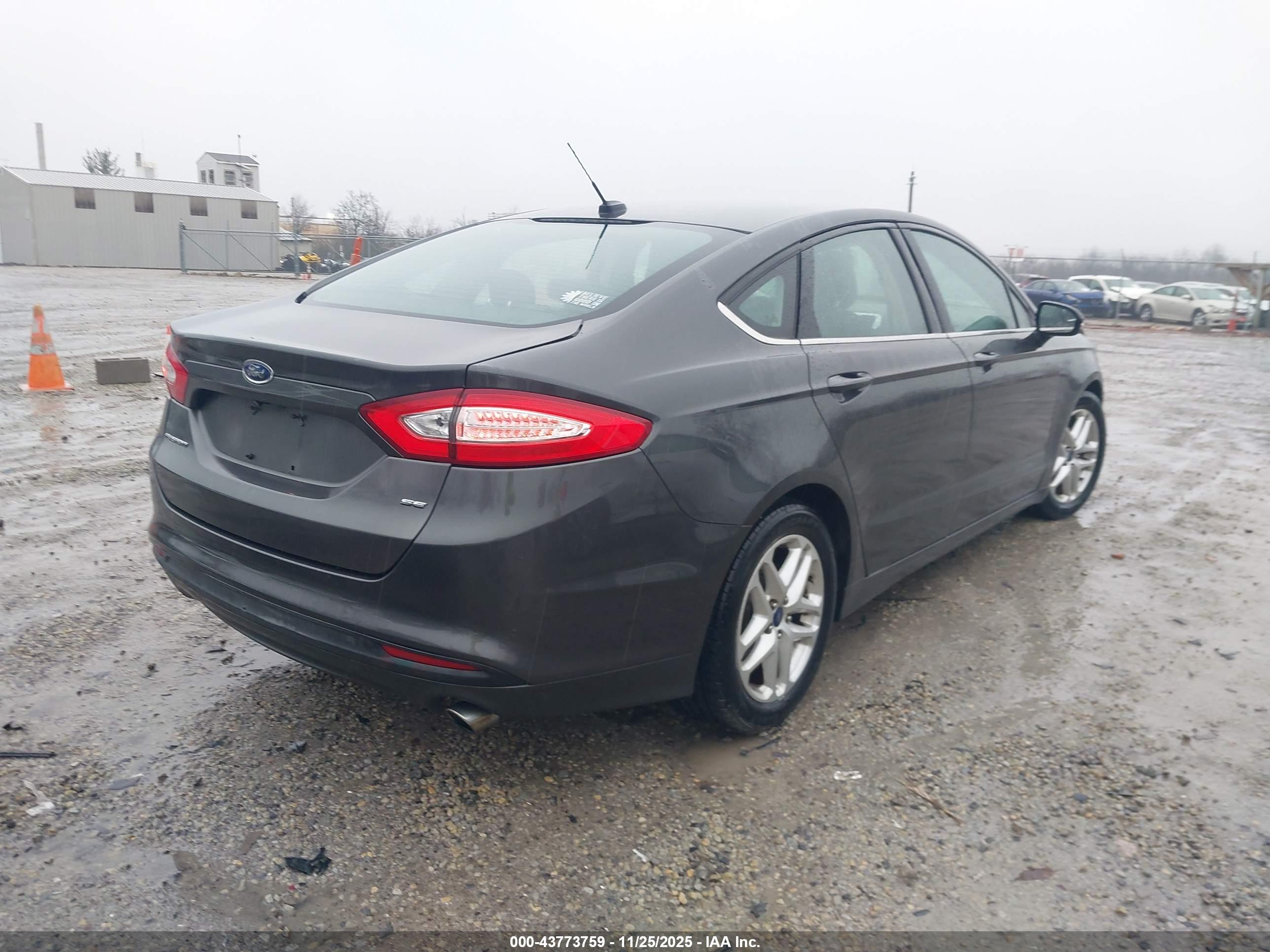 FORD FUSION image 4