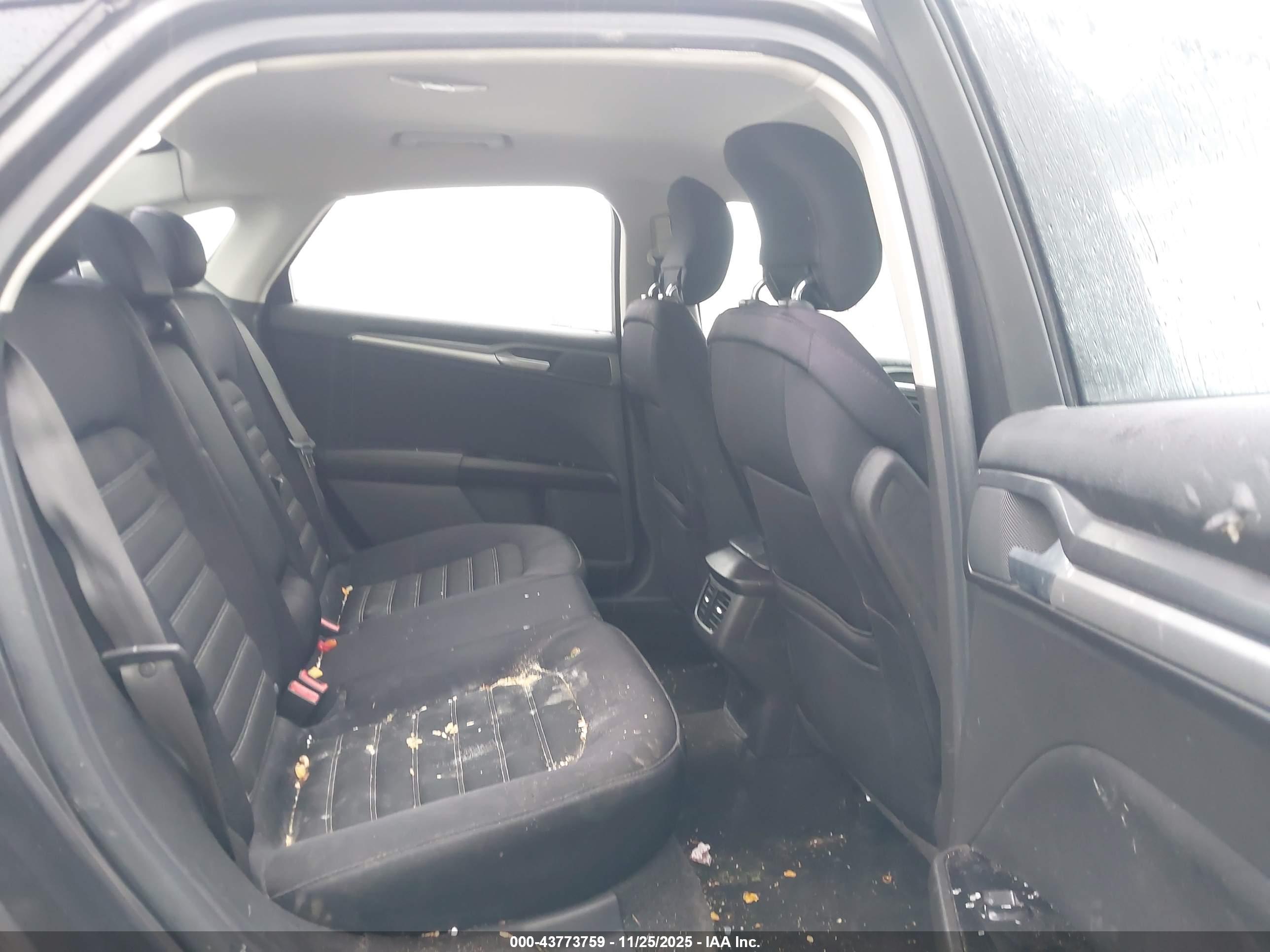 FORD FUSION image 8