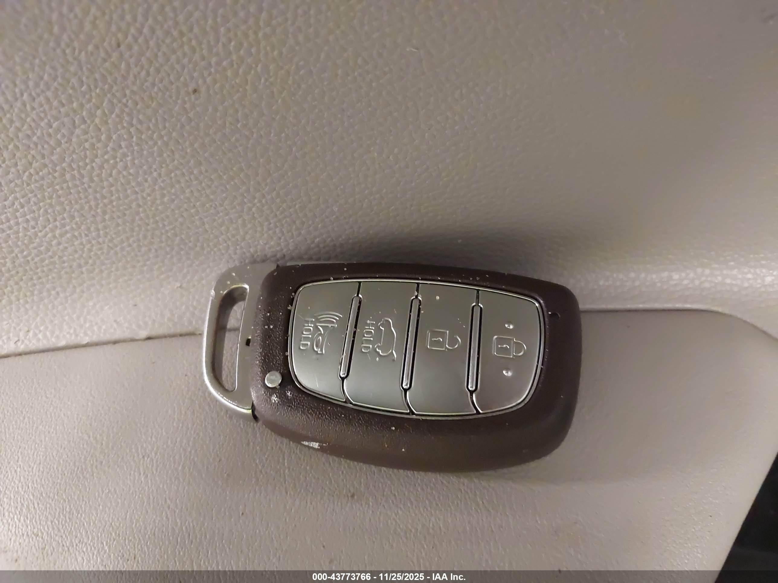HYUNDAI TUCSON image 11