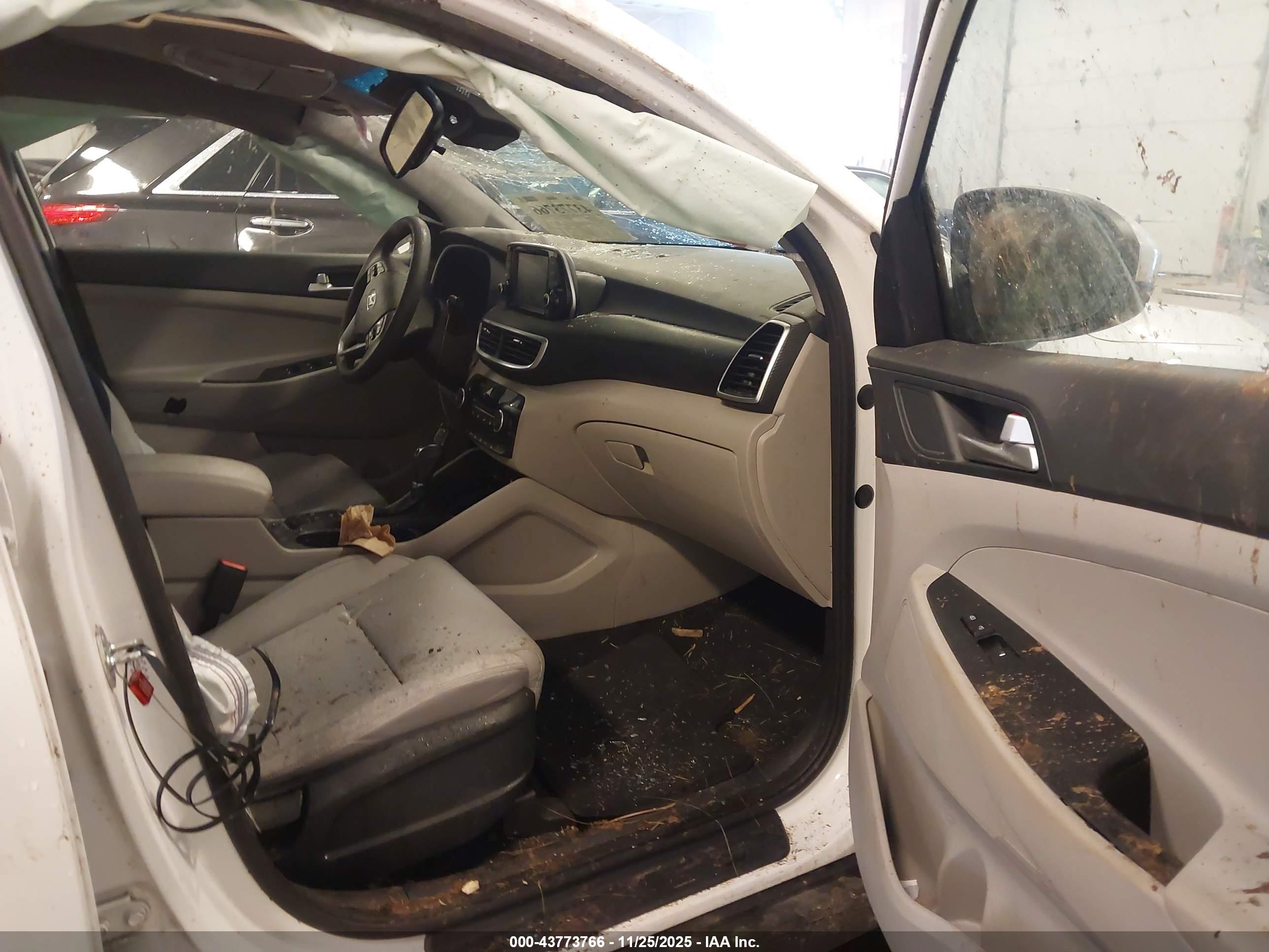 HYUNDAI TUCSON image 5