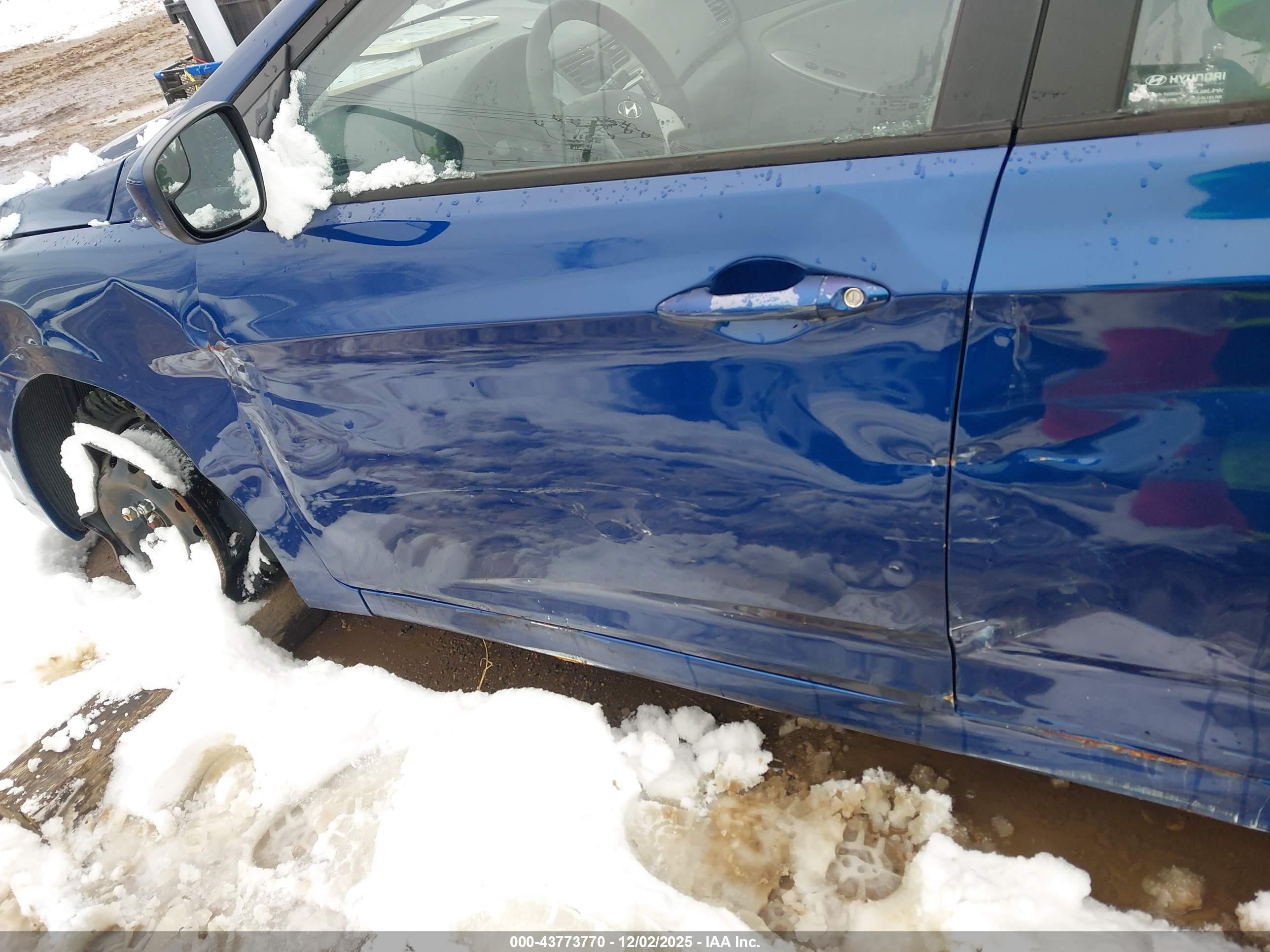 HYUNDAI ACCENT image 6