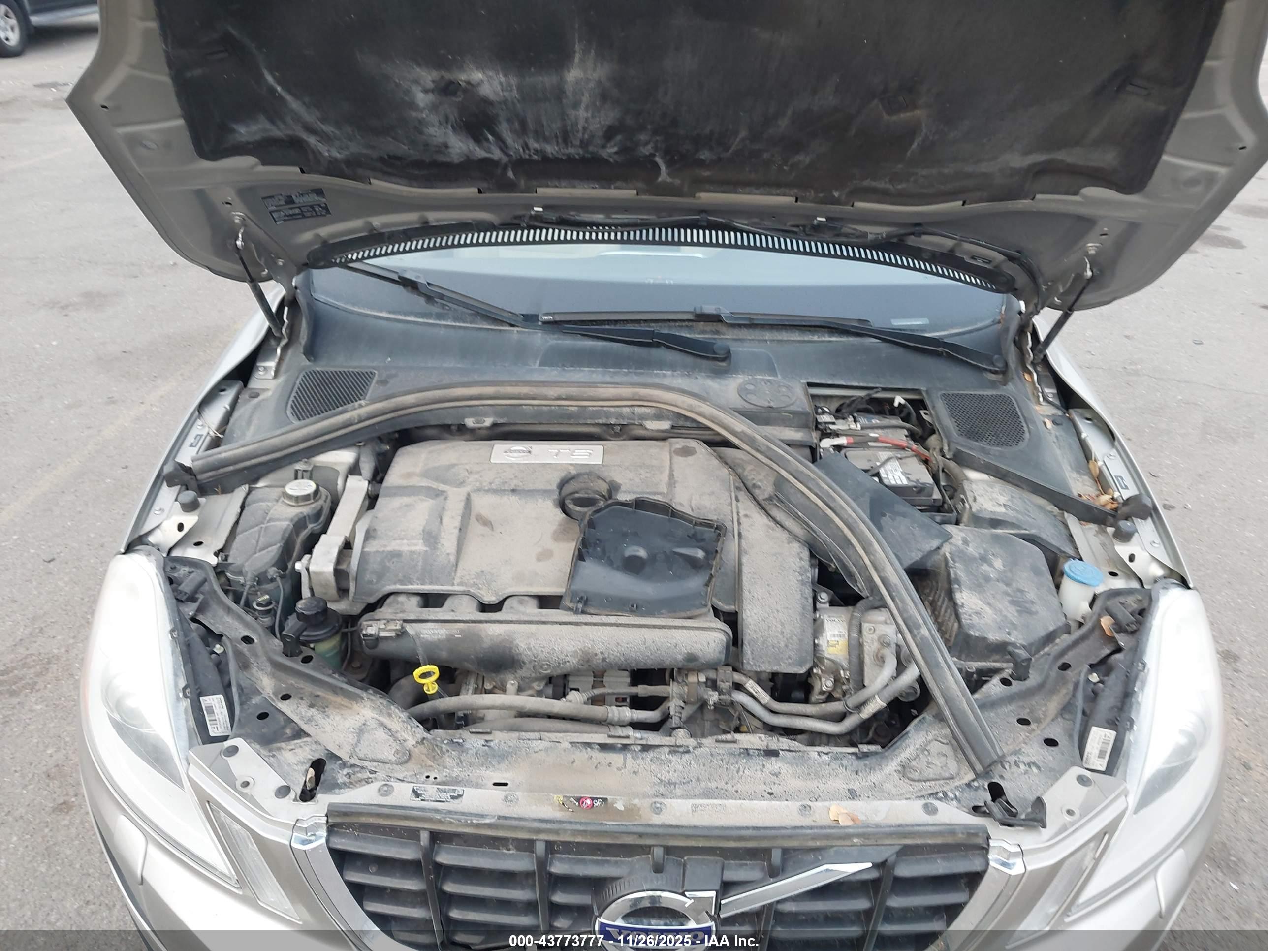 VOLVO XC60 image 10