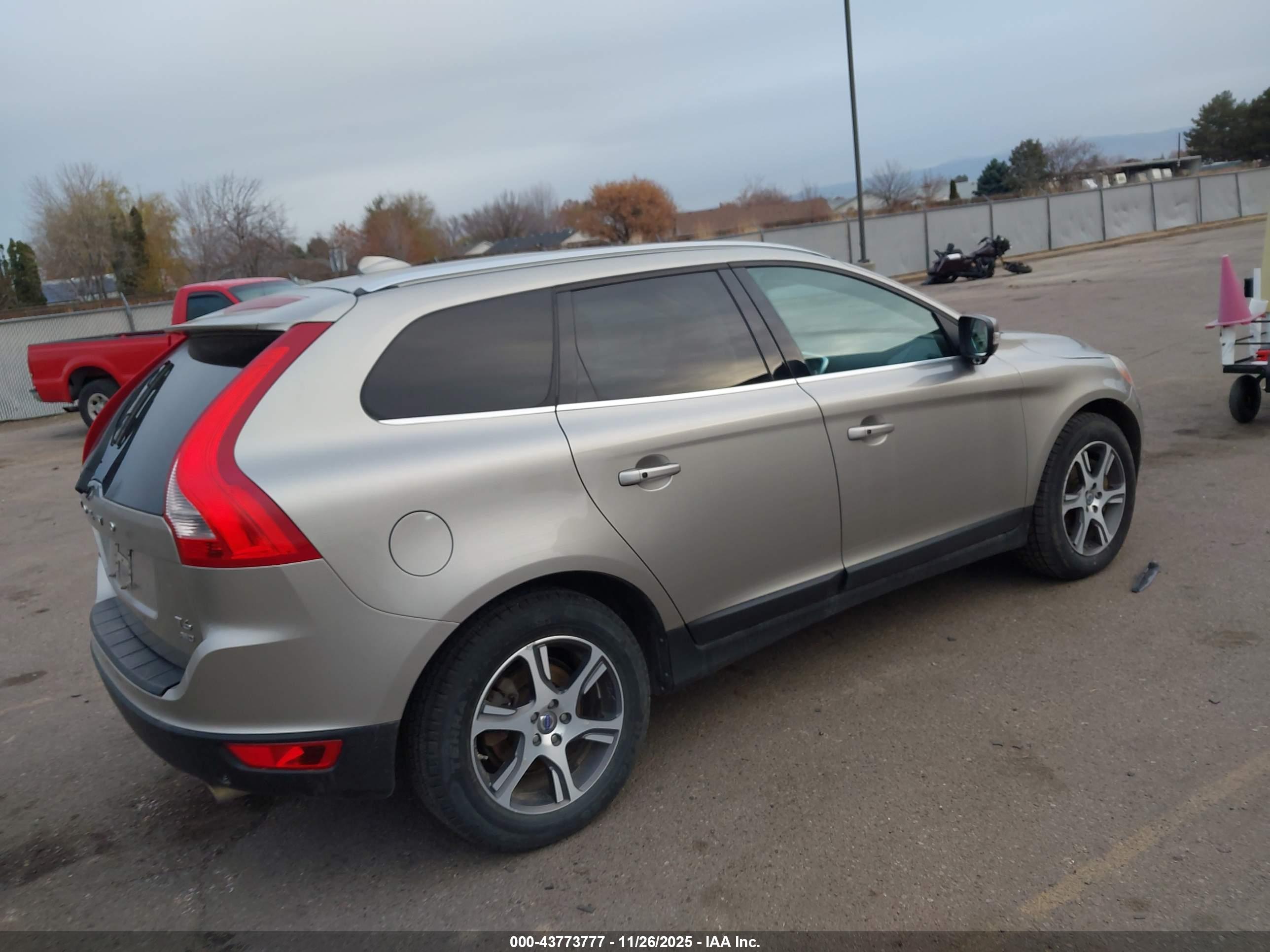 VOLVO XC60 image 4