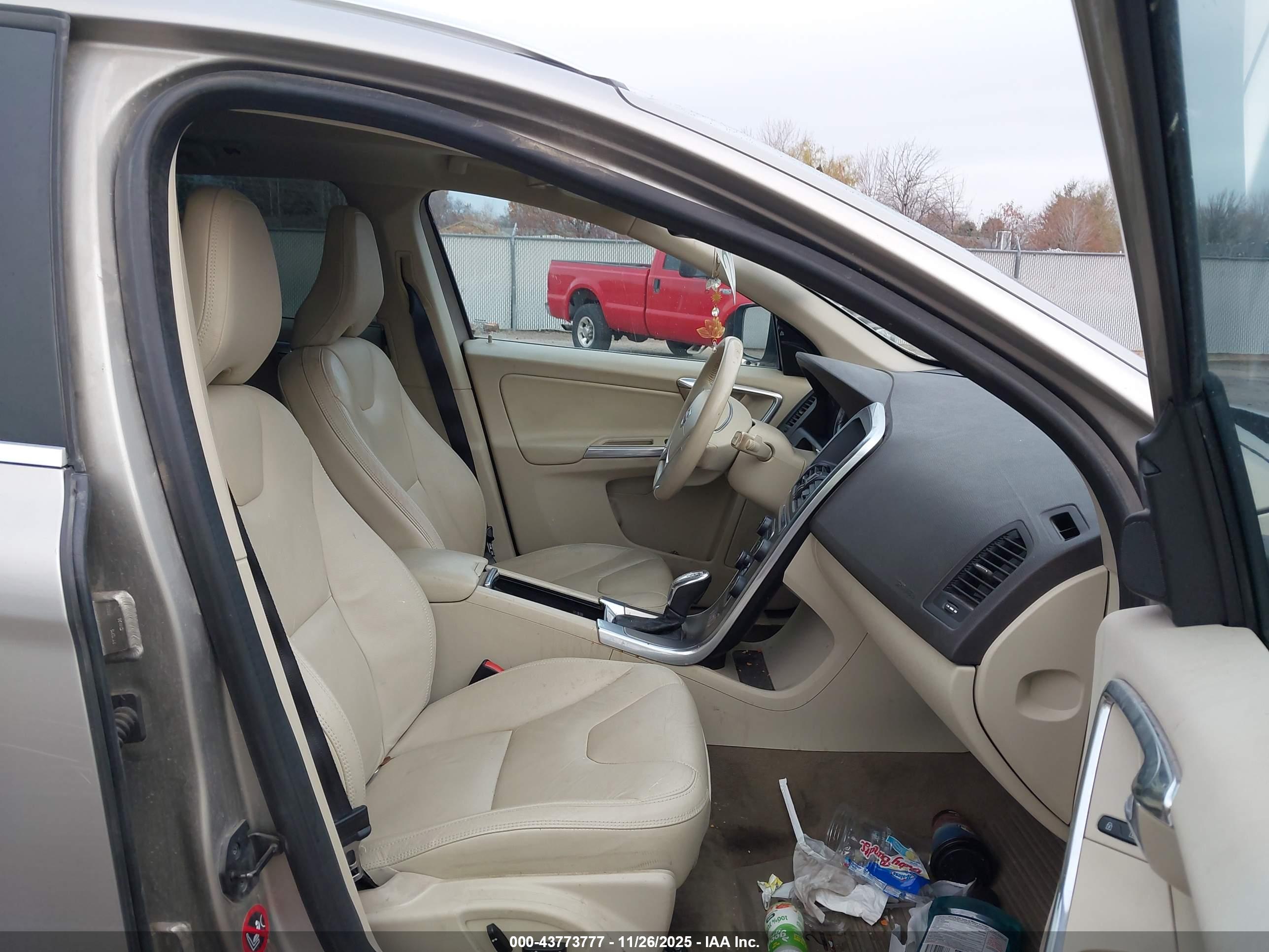 VOLVO XC60 image 5