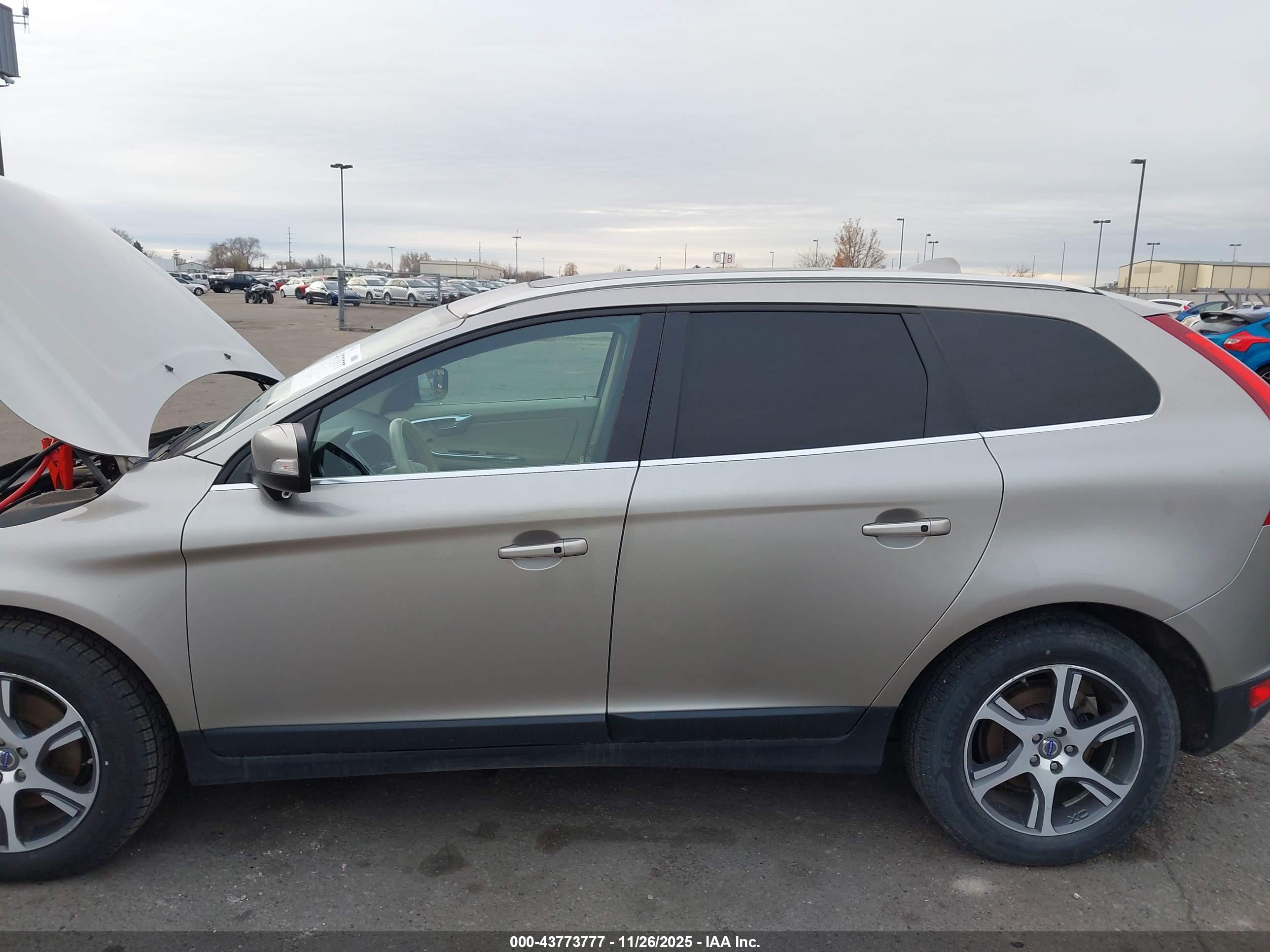 VOLVO XC60 image 6