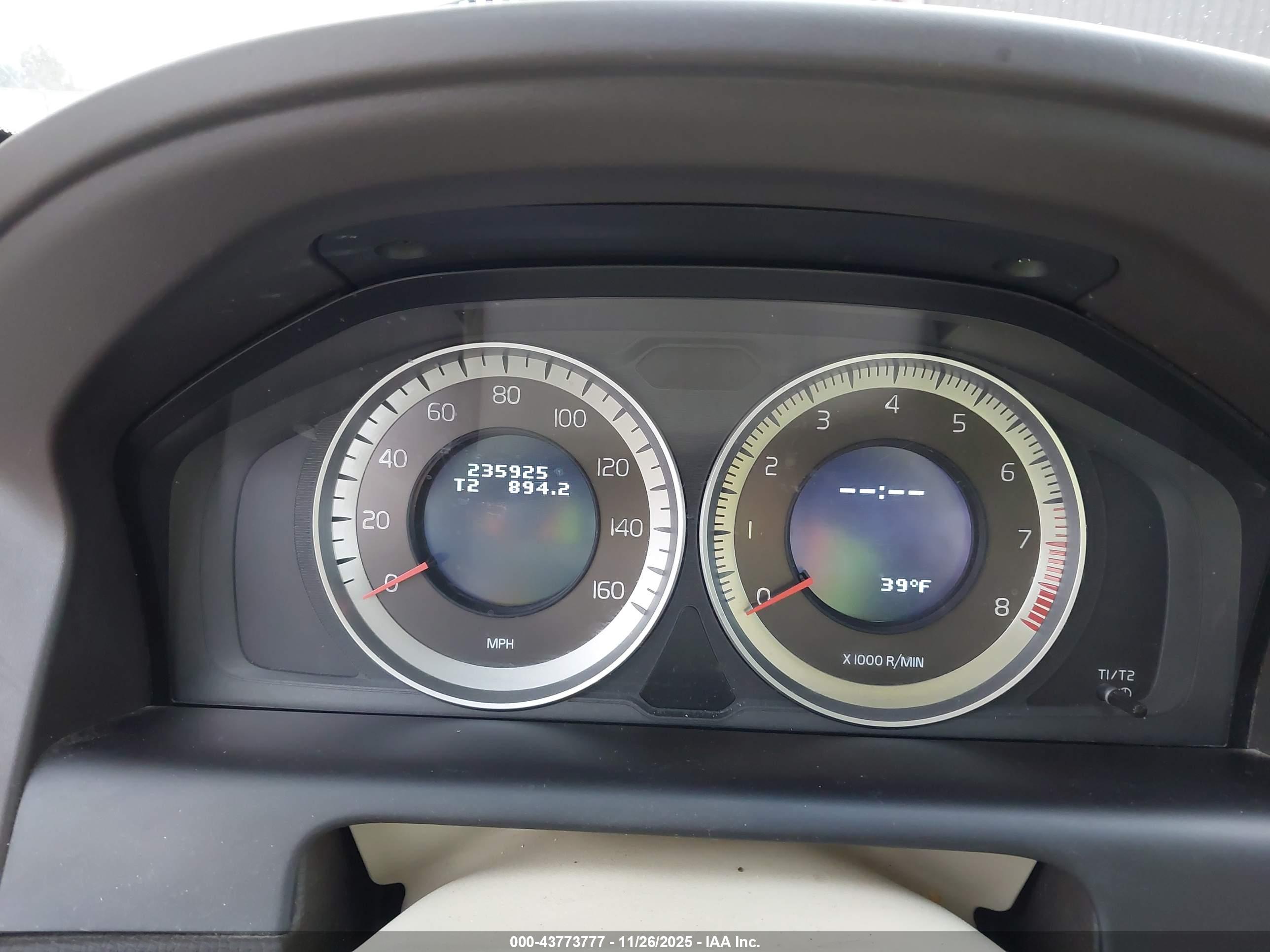 VOLVO XC60 image 7