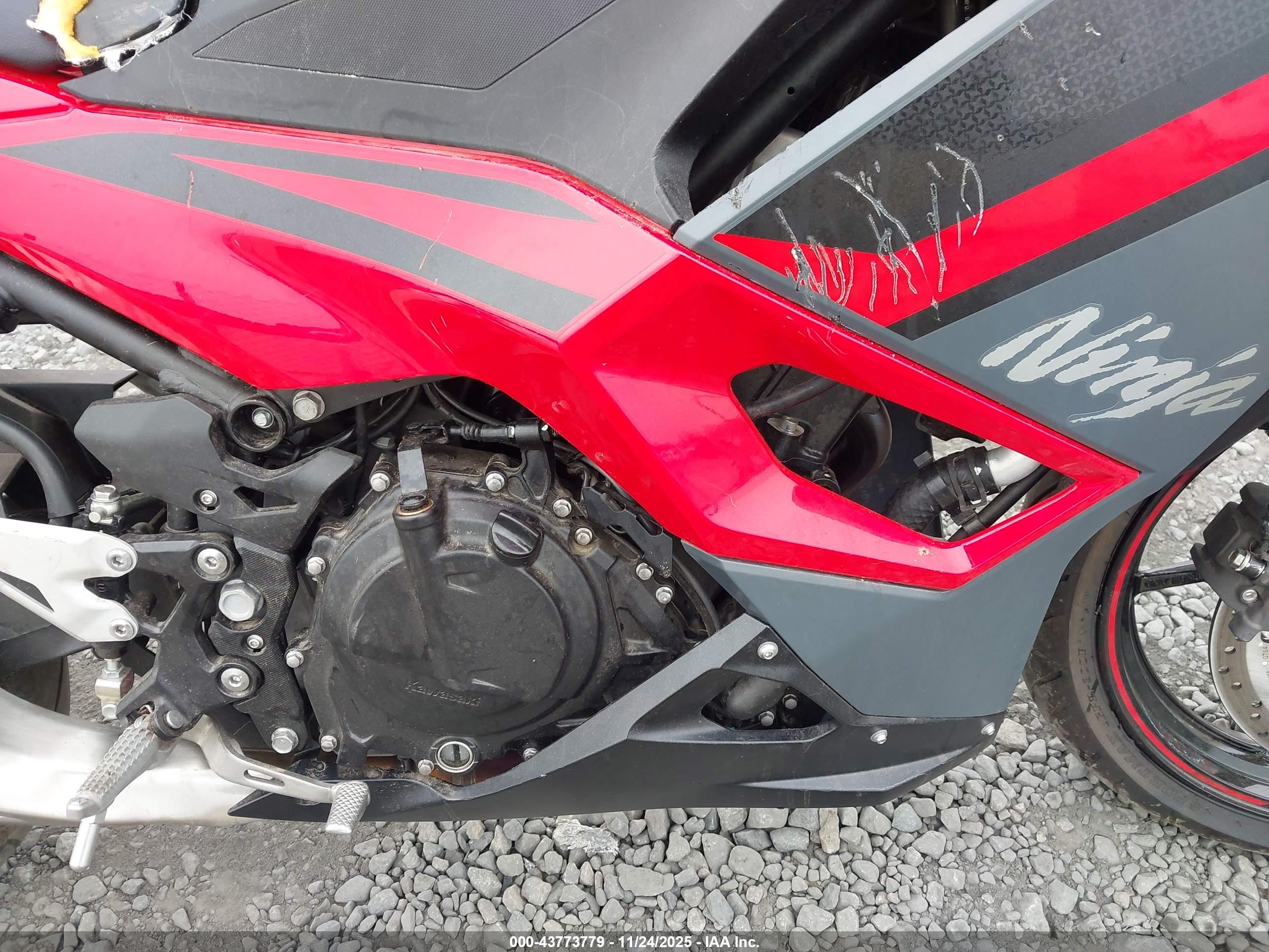 KAWASAKI EX500 image 8