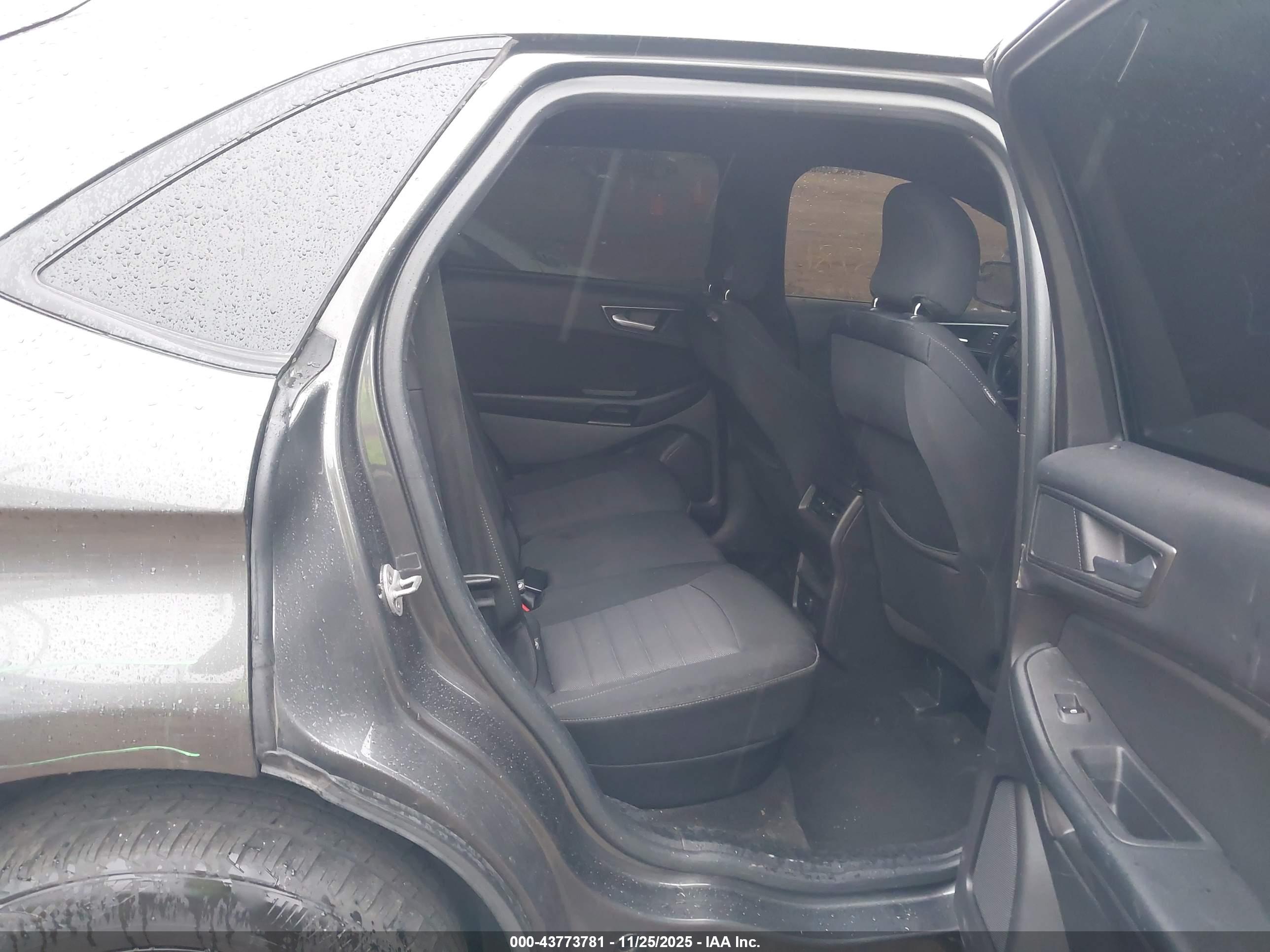 FORD EDGE image 8