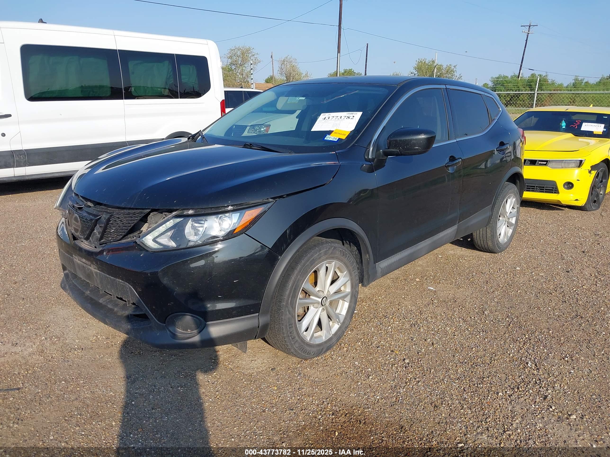 NISSAN ROGUE image 2