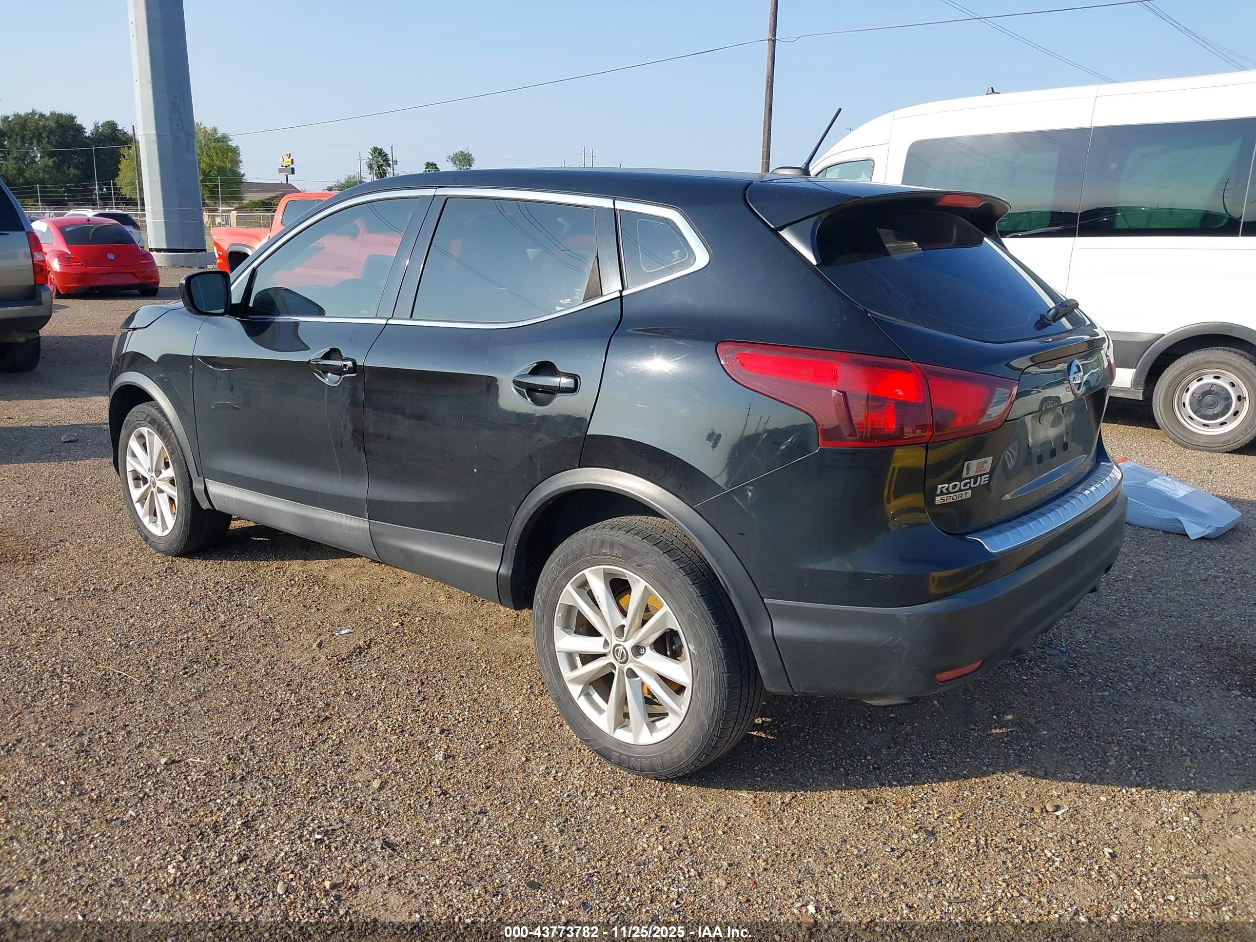 NISSAN ROGUE image 3