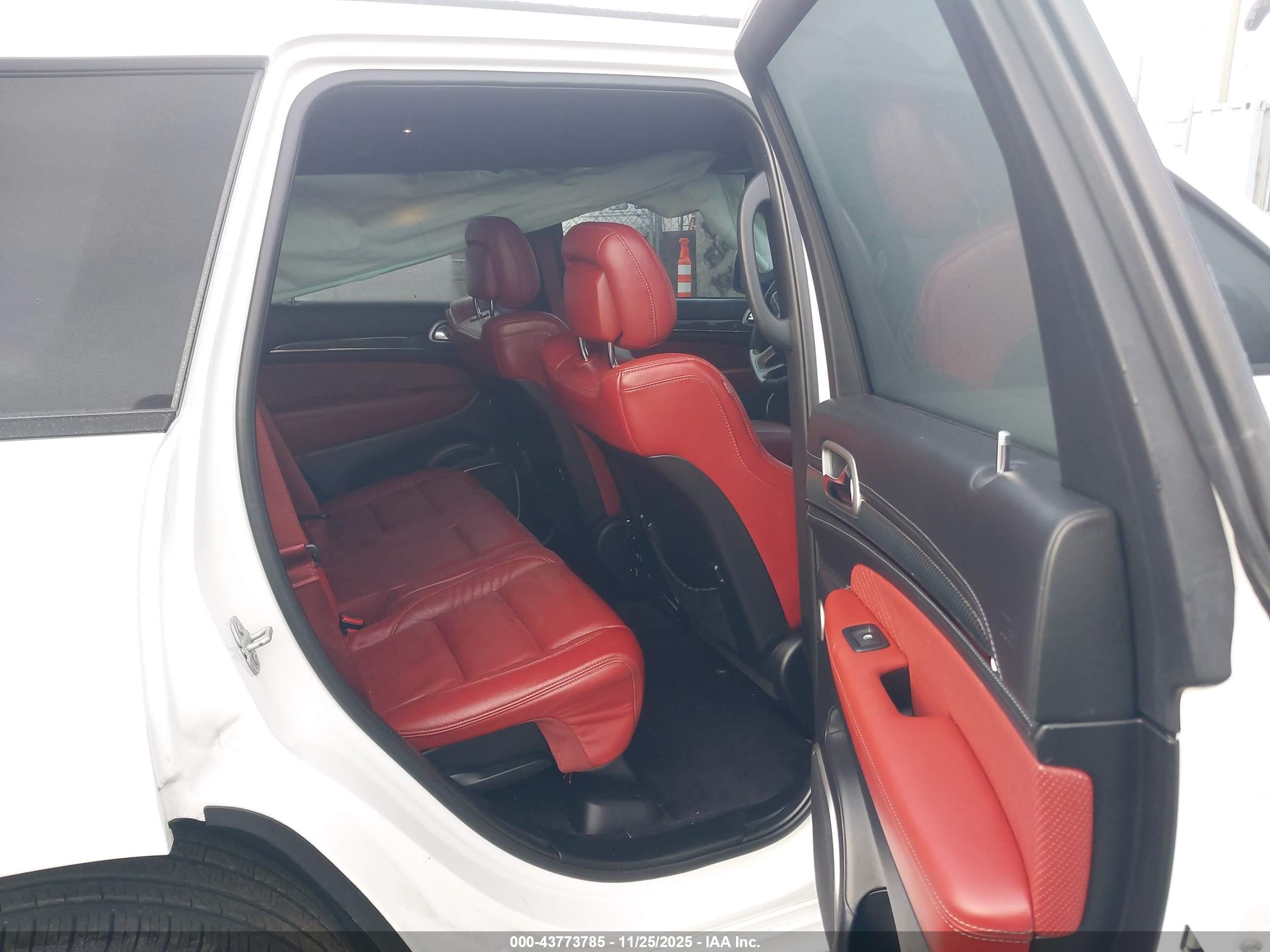 JEEP GRAND image 8
