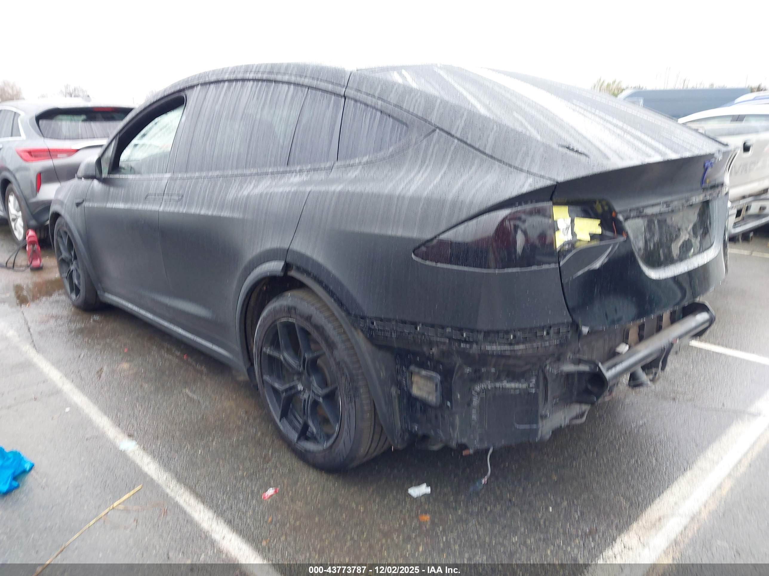 TESLA MODEL image 3