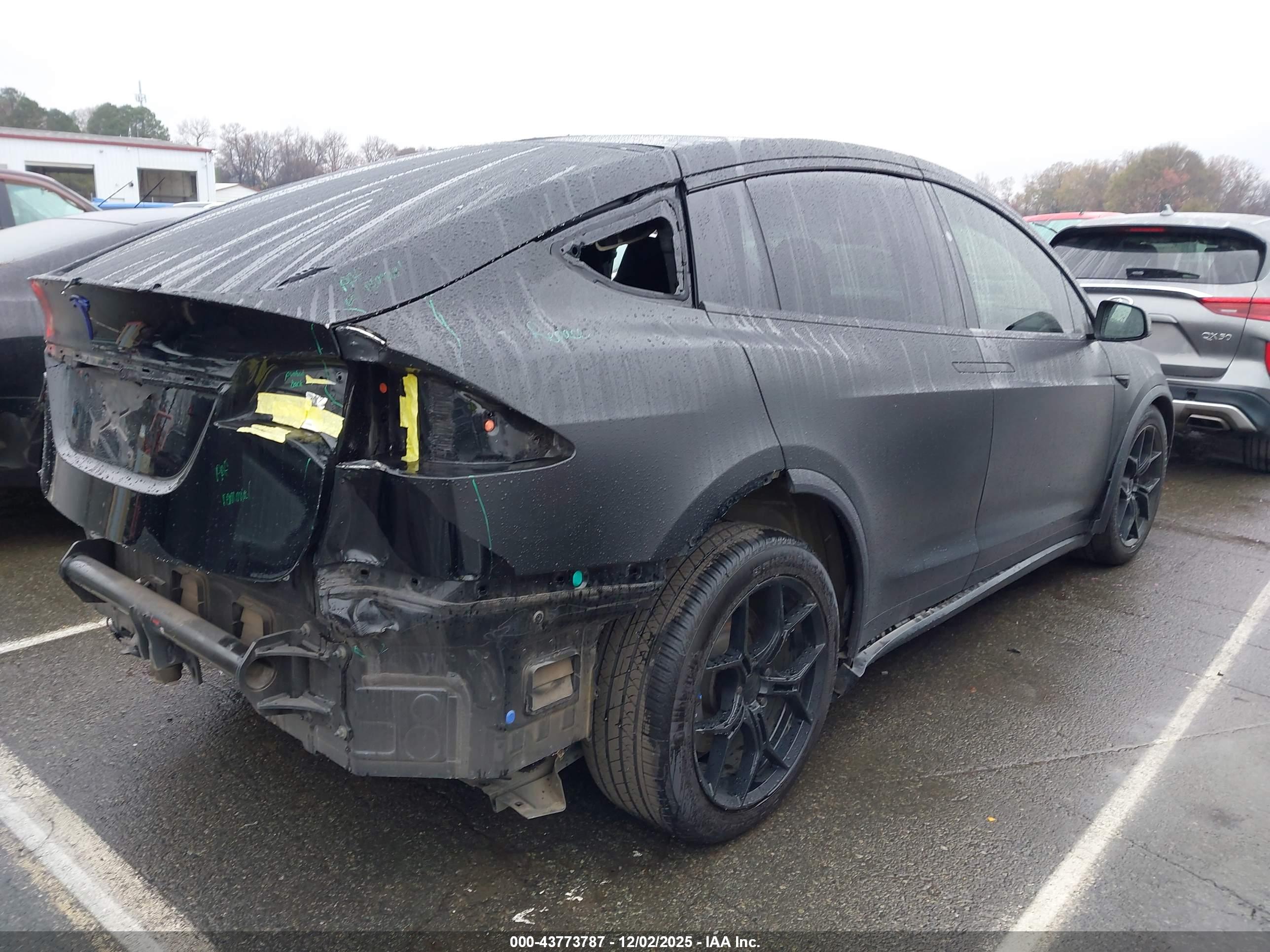 TESLA MODEL image 4