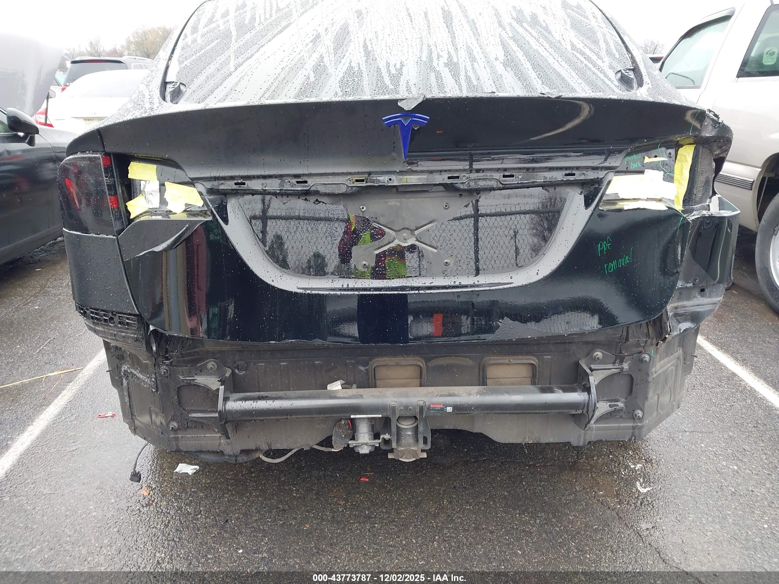 TESLA MODEL image 6