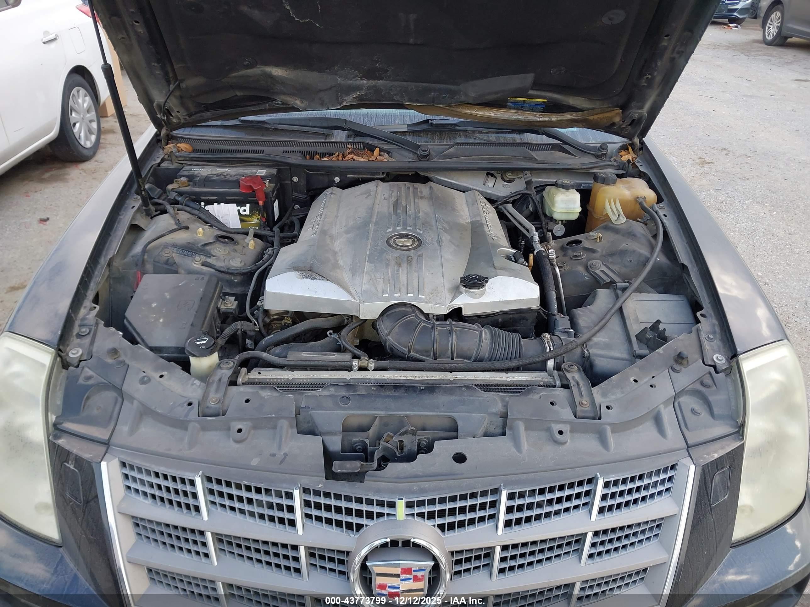CADILLAC STS image 10