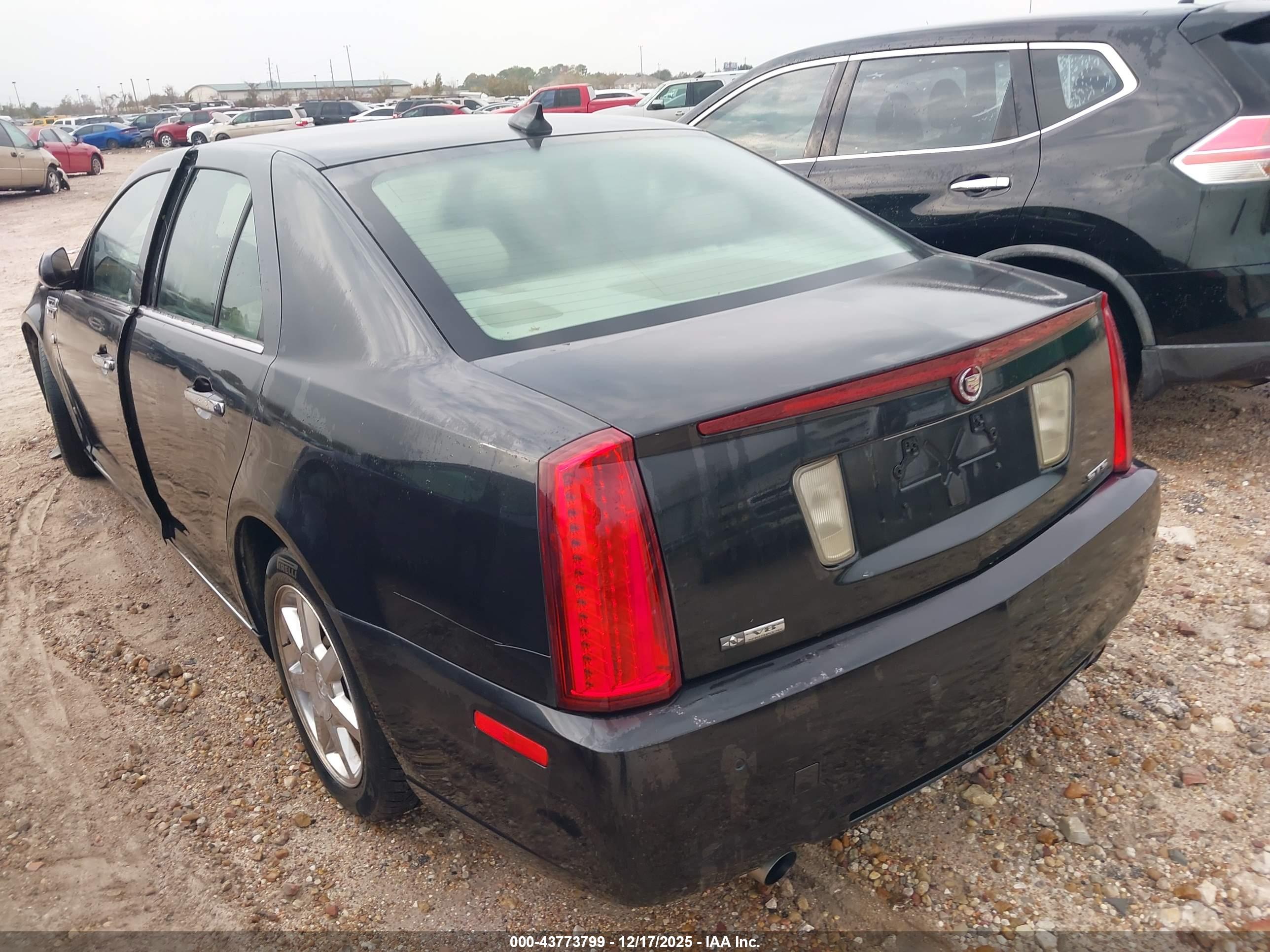 CADILLAC STS image 3