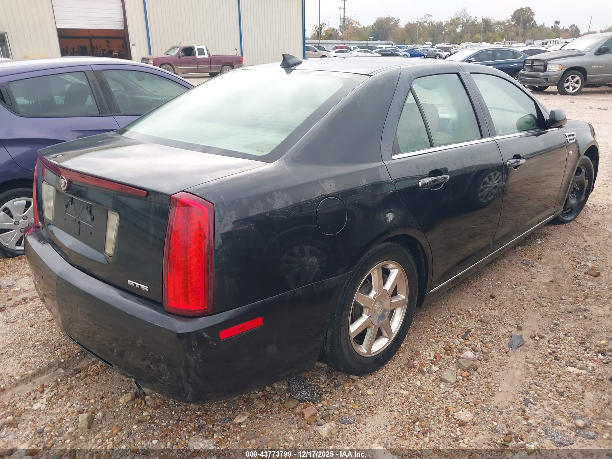CADILLAC STS image 4