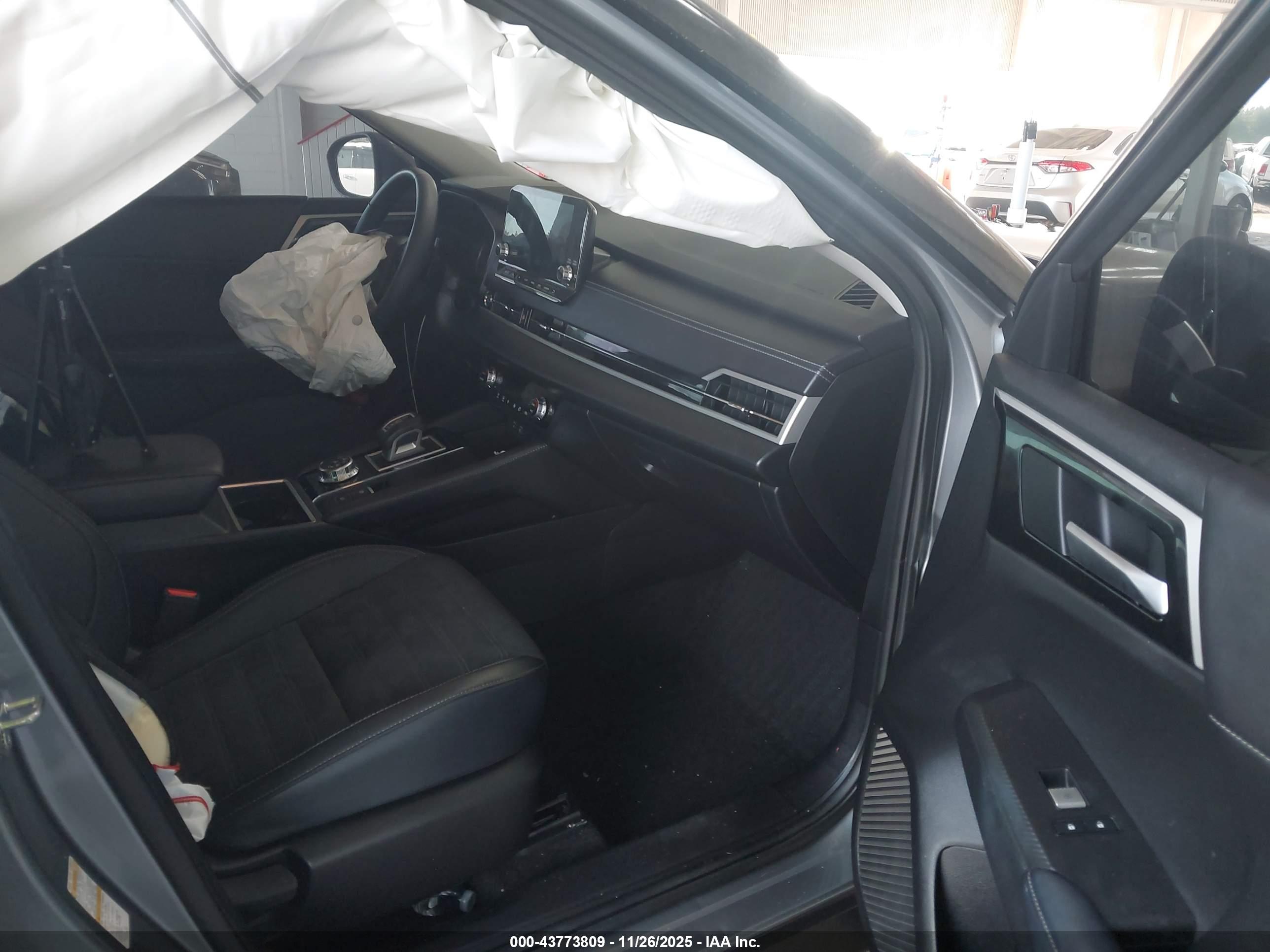 MITSUBISHI OUTLANDER image 5