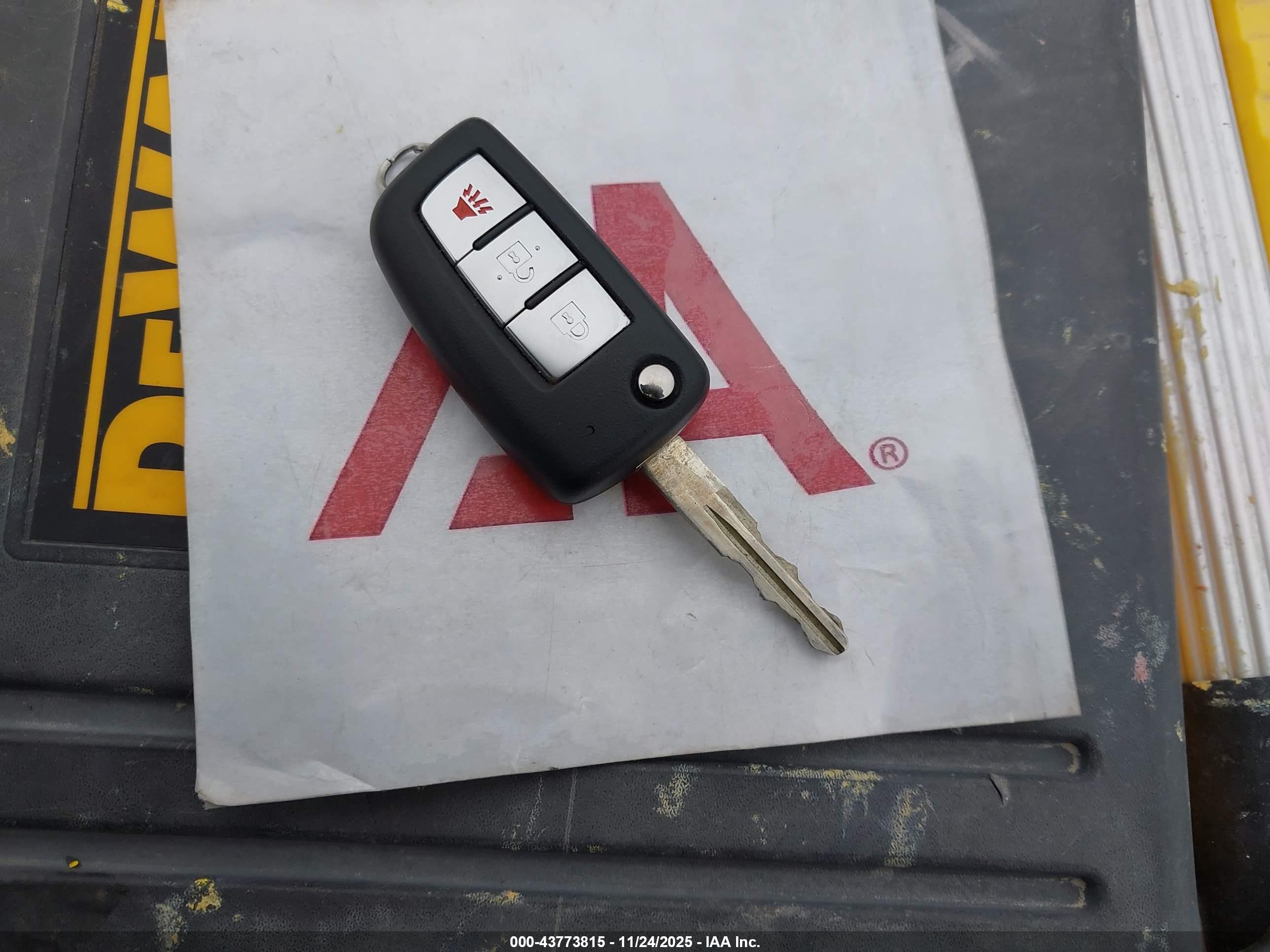 NISSAN ROGUE image 11