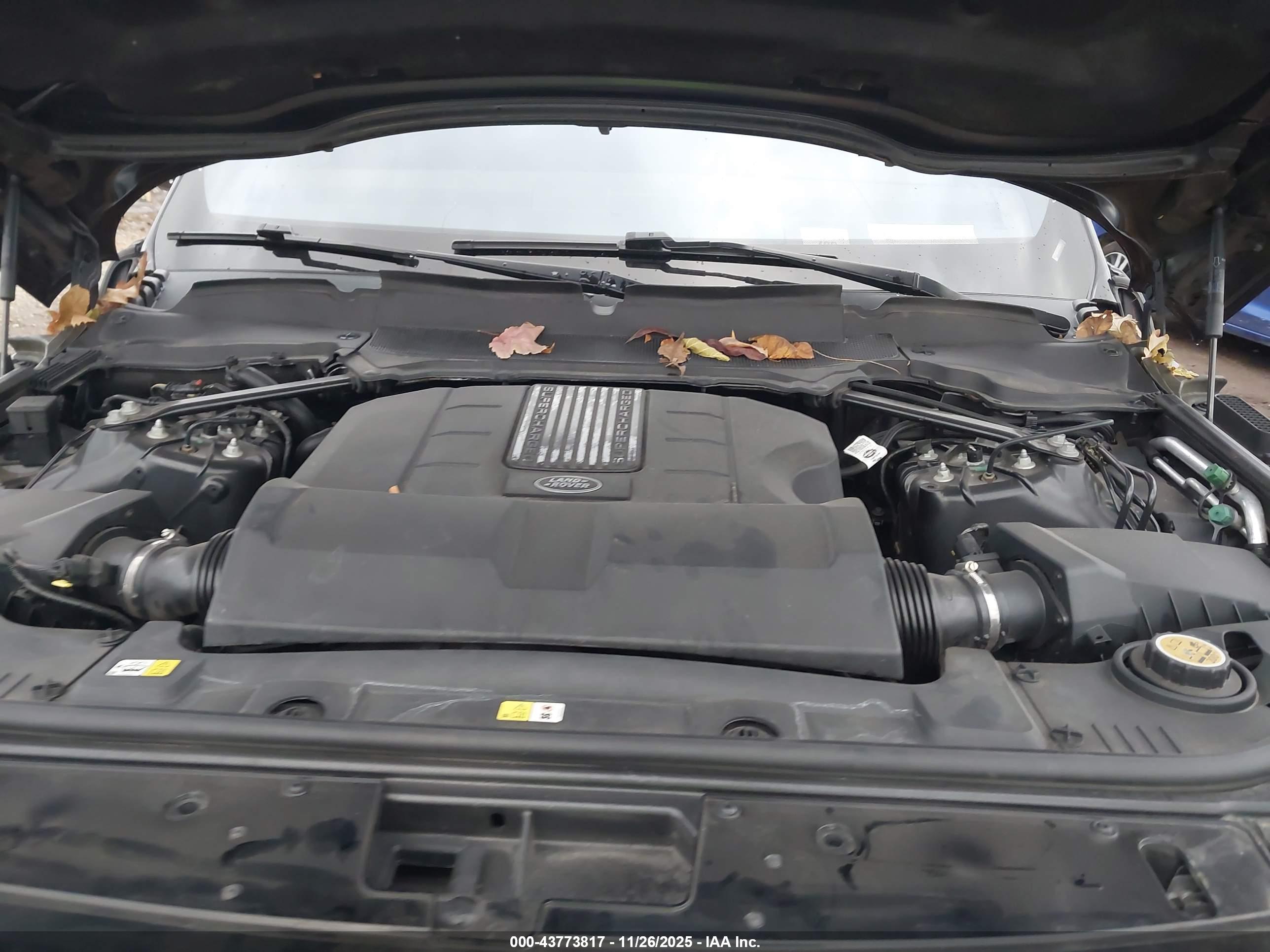 LAND ROVER image 10