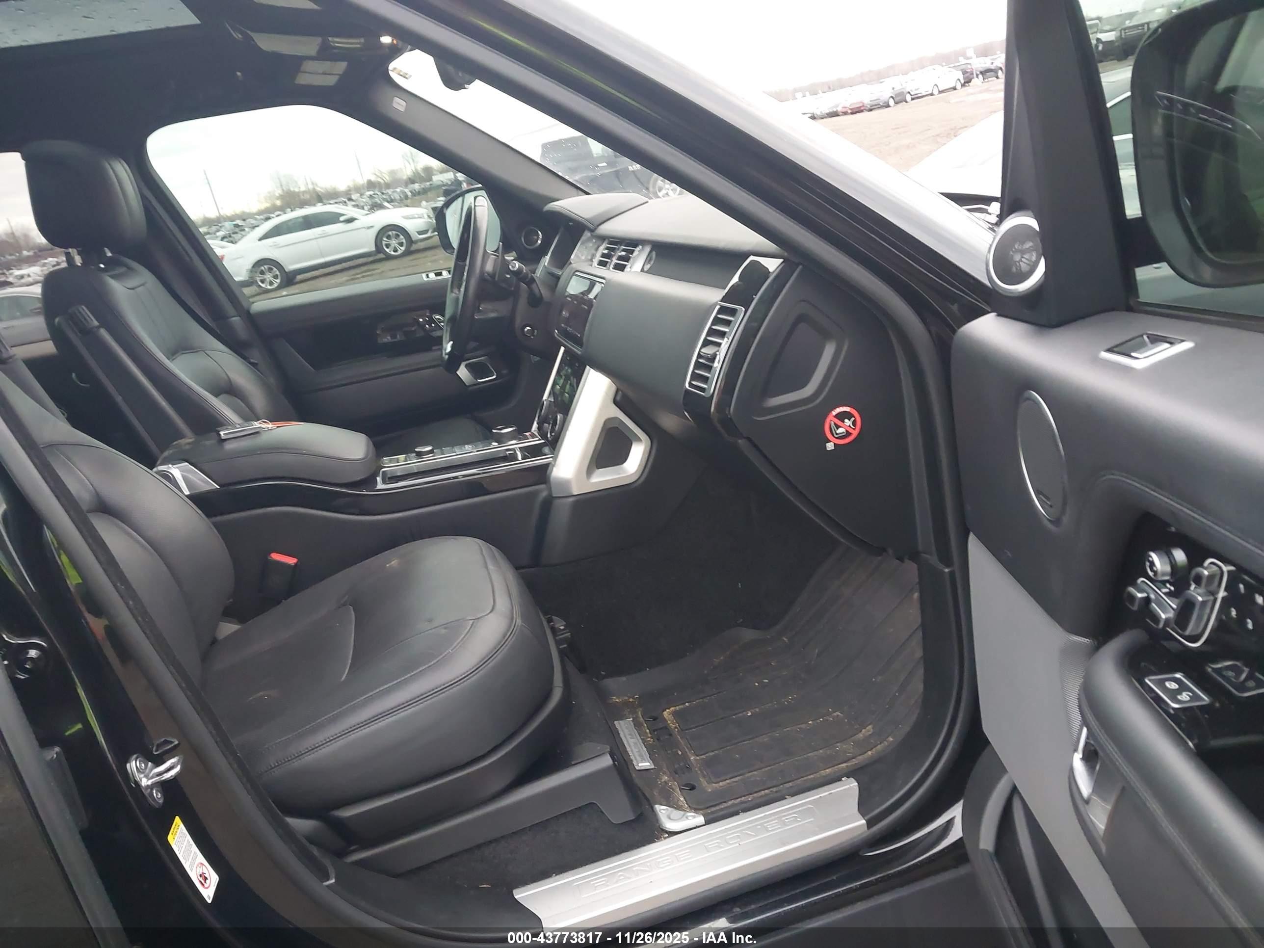 LAND ROVER image 5