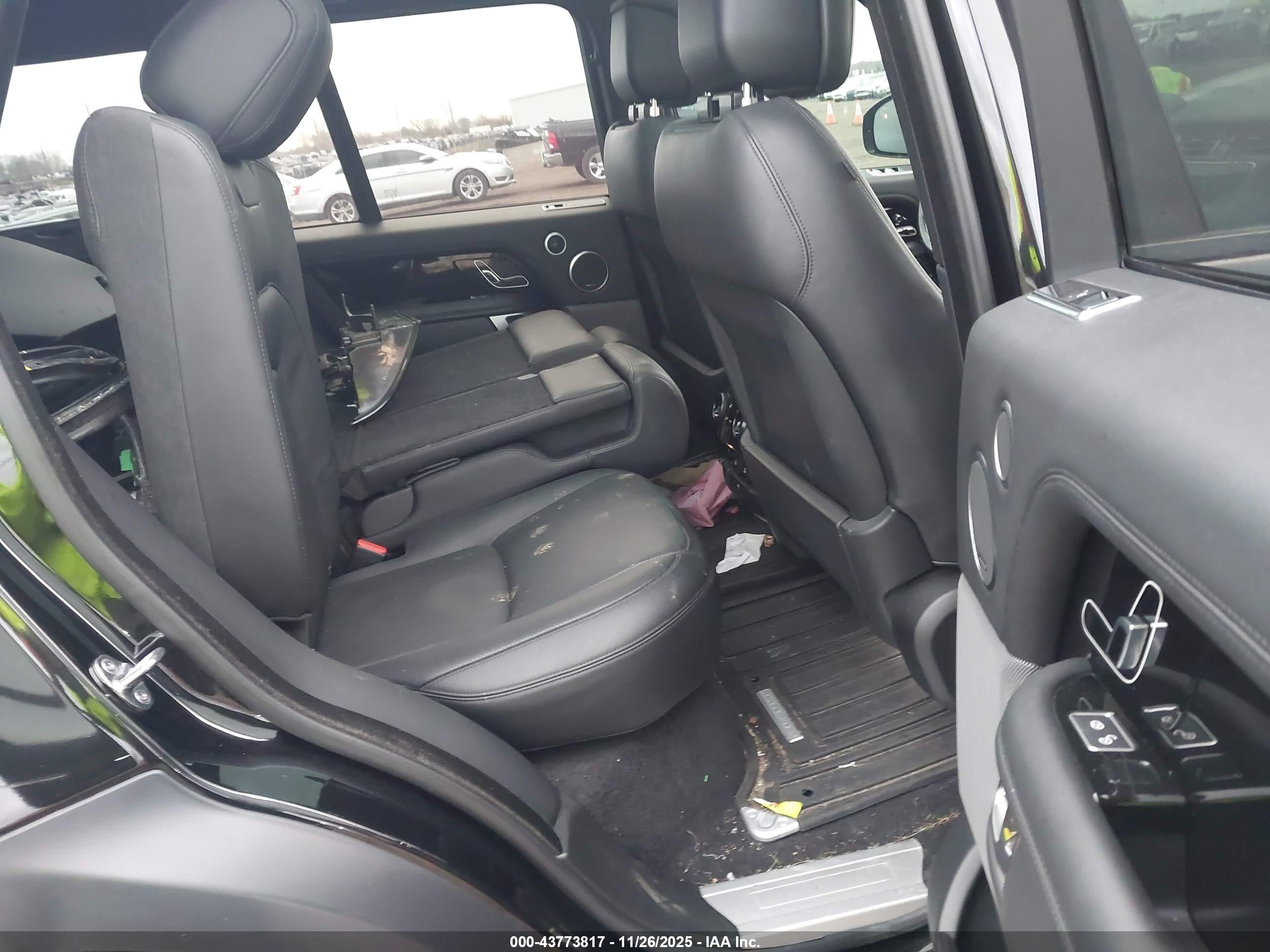 LAND ROVER image 8