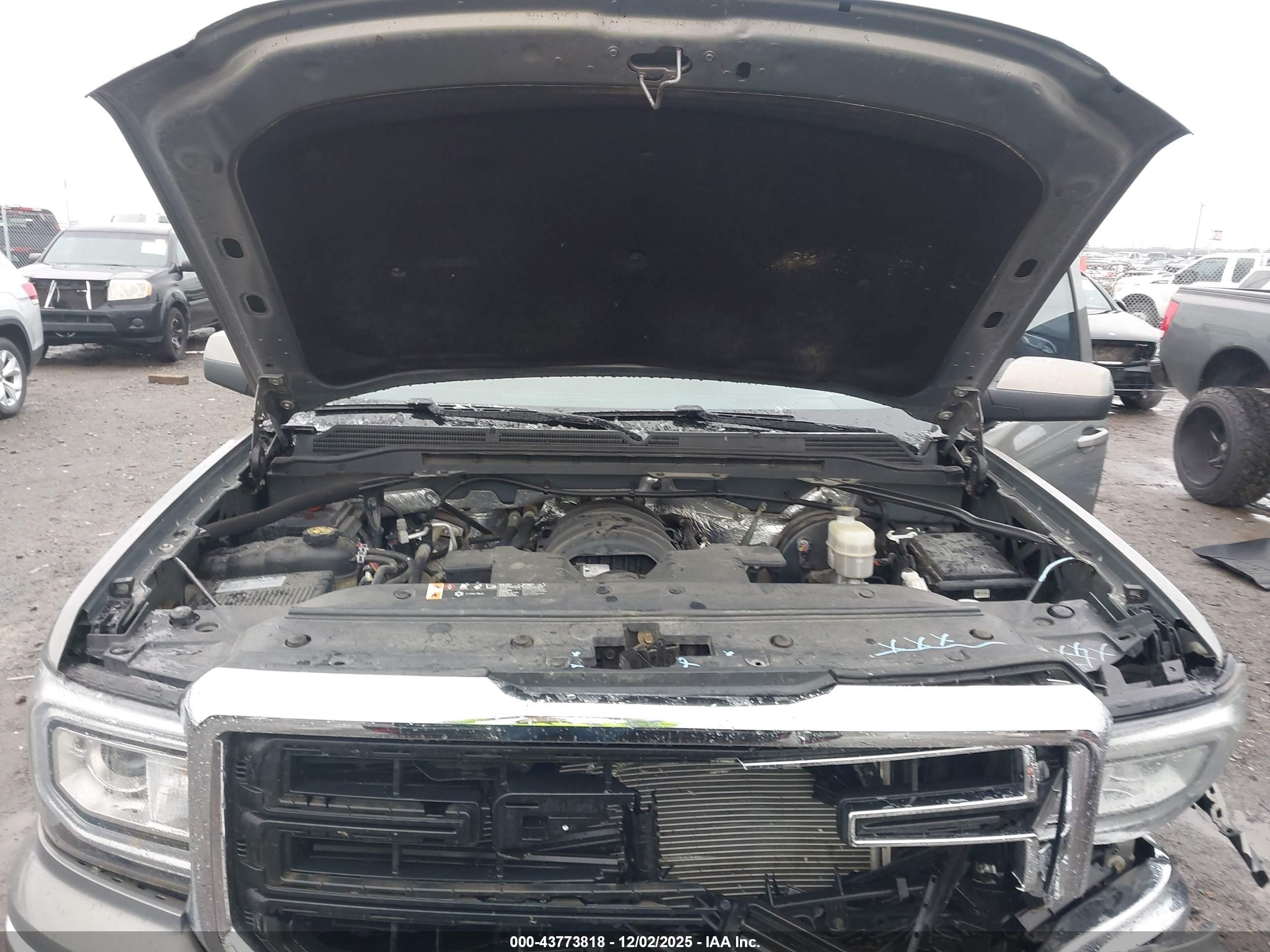 GMC SIERRA image 10