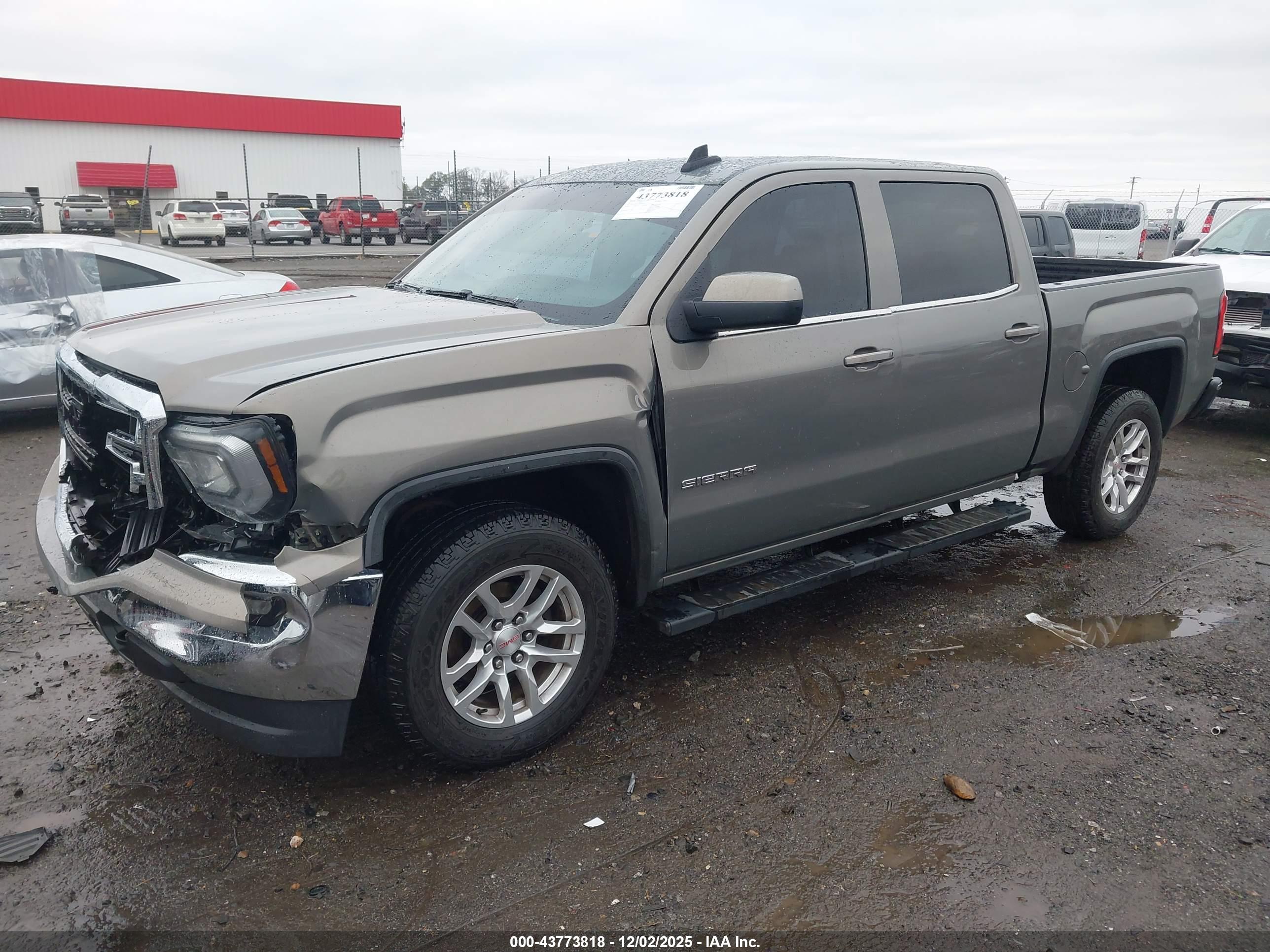 GMC SIERRA image 2