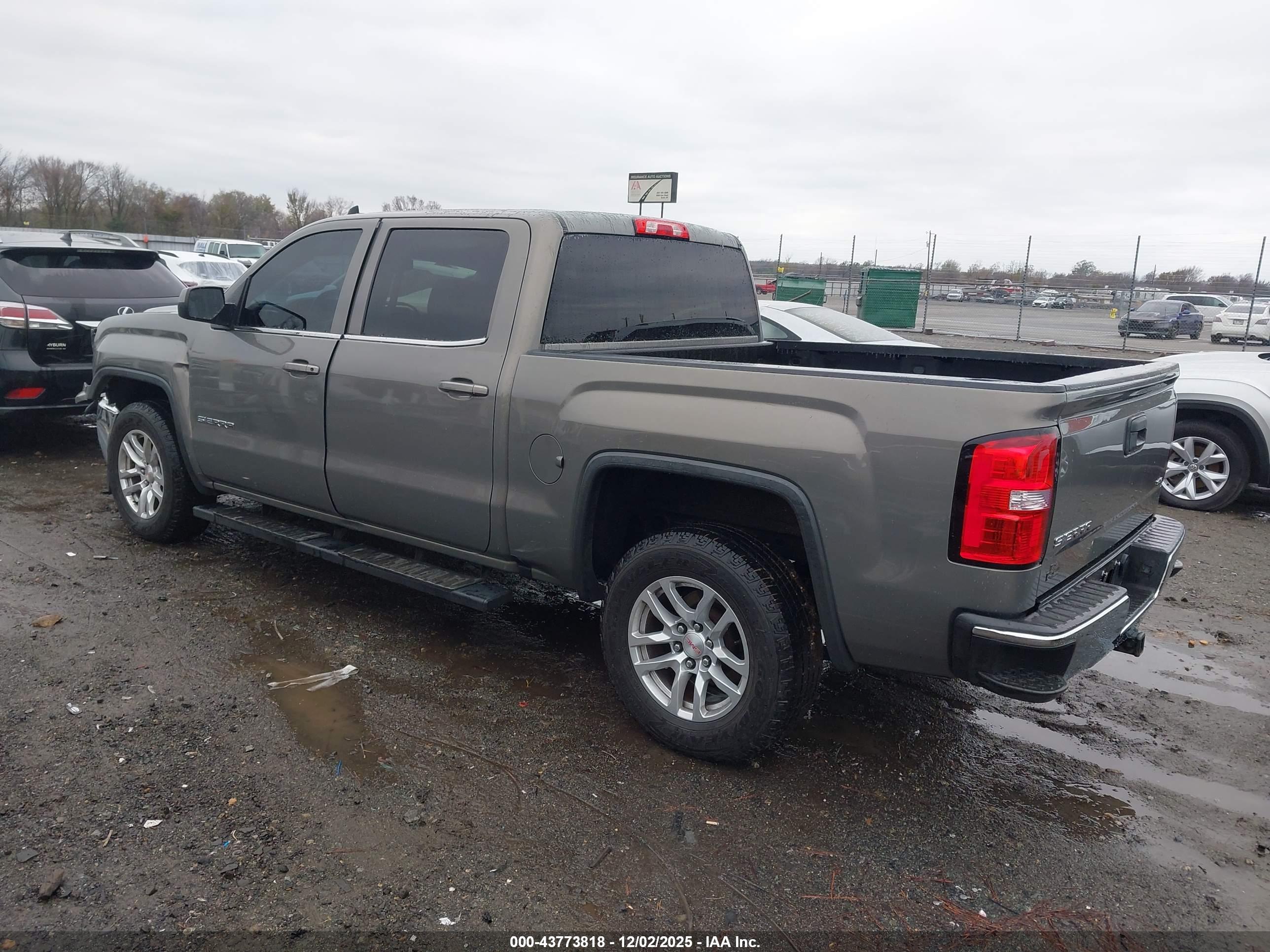 GMC SIERRA image 3