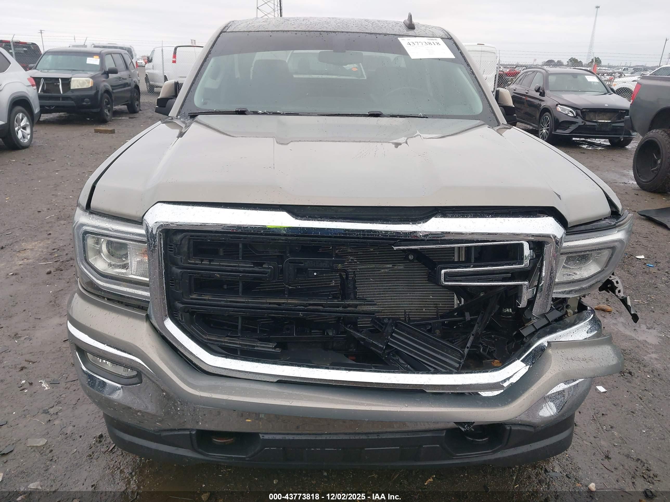 GMC SIERRA image 6