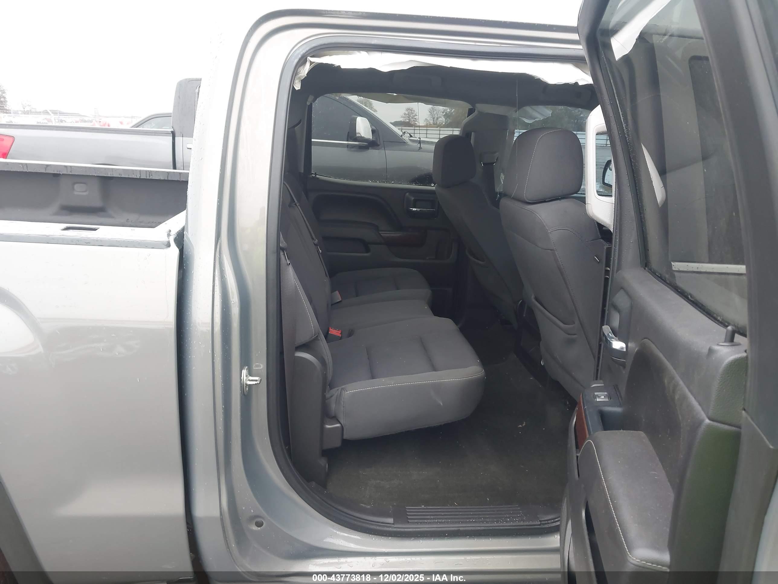 GMC SIERRA image 8