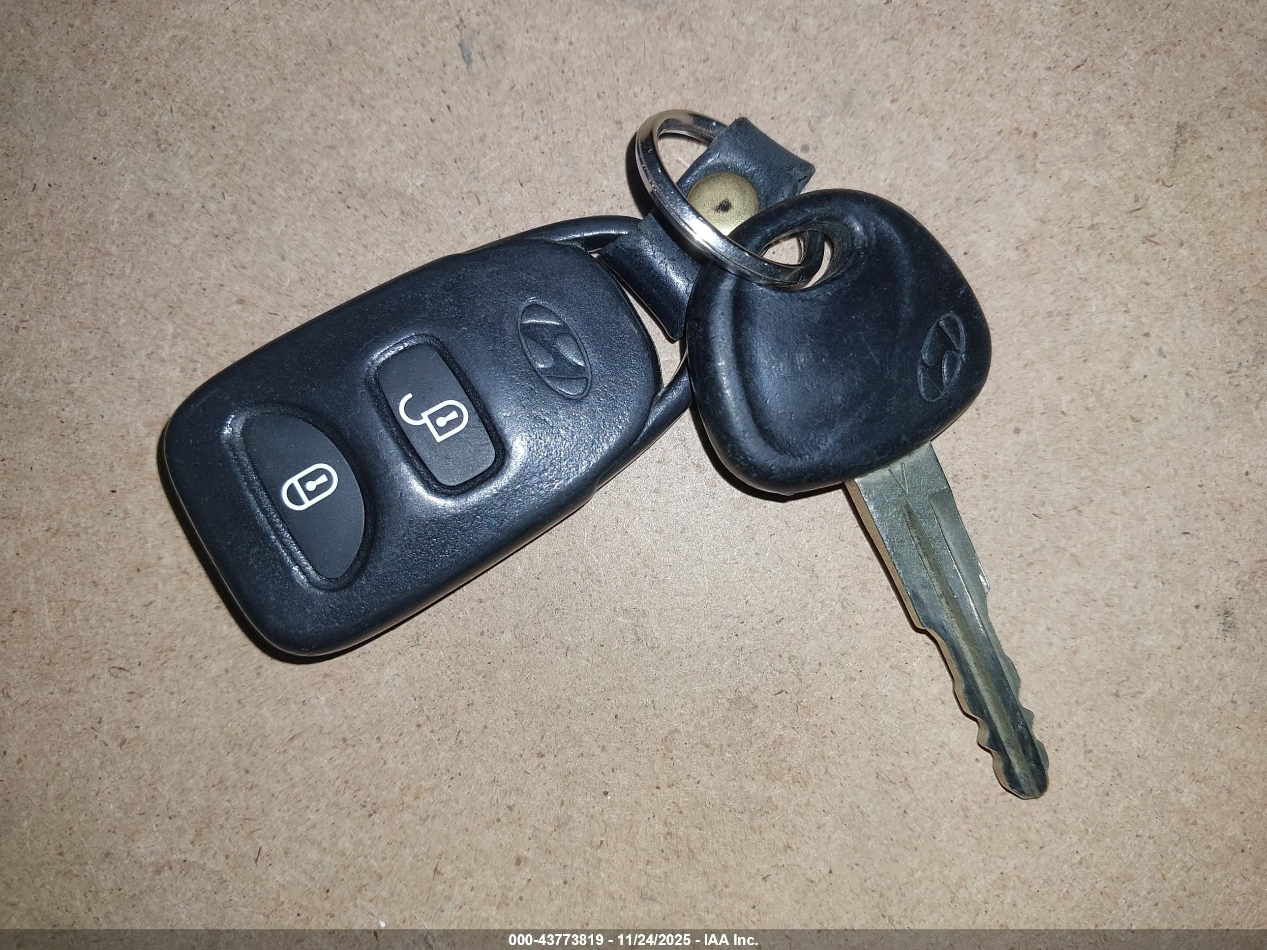 HYUNDAI ACCENT image 11
