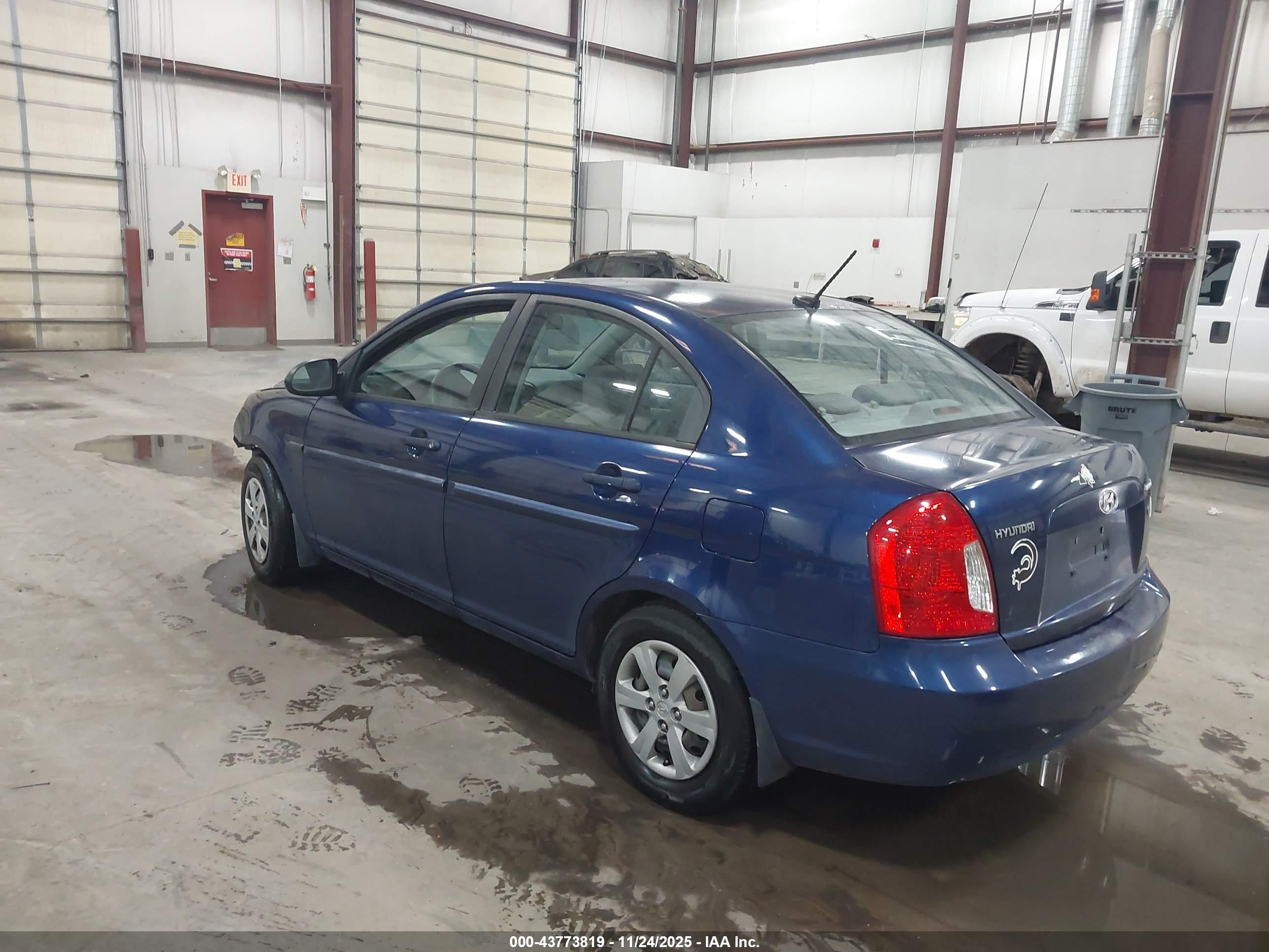 HYUNDAI ACCENT image 3