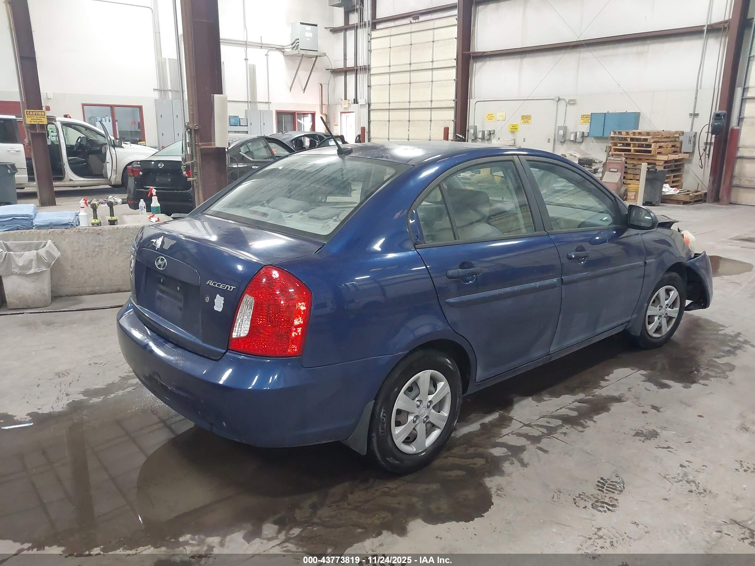 HYUNDAI ACCENT image 4