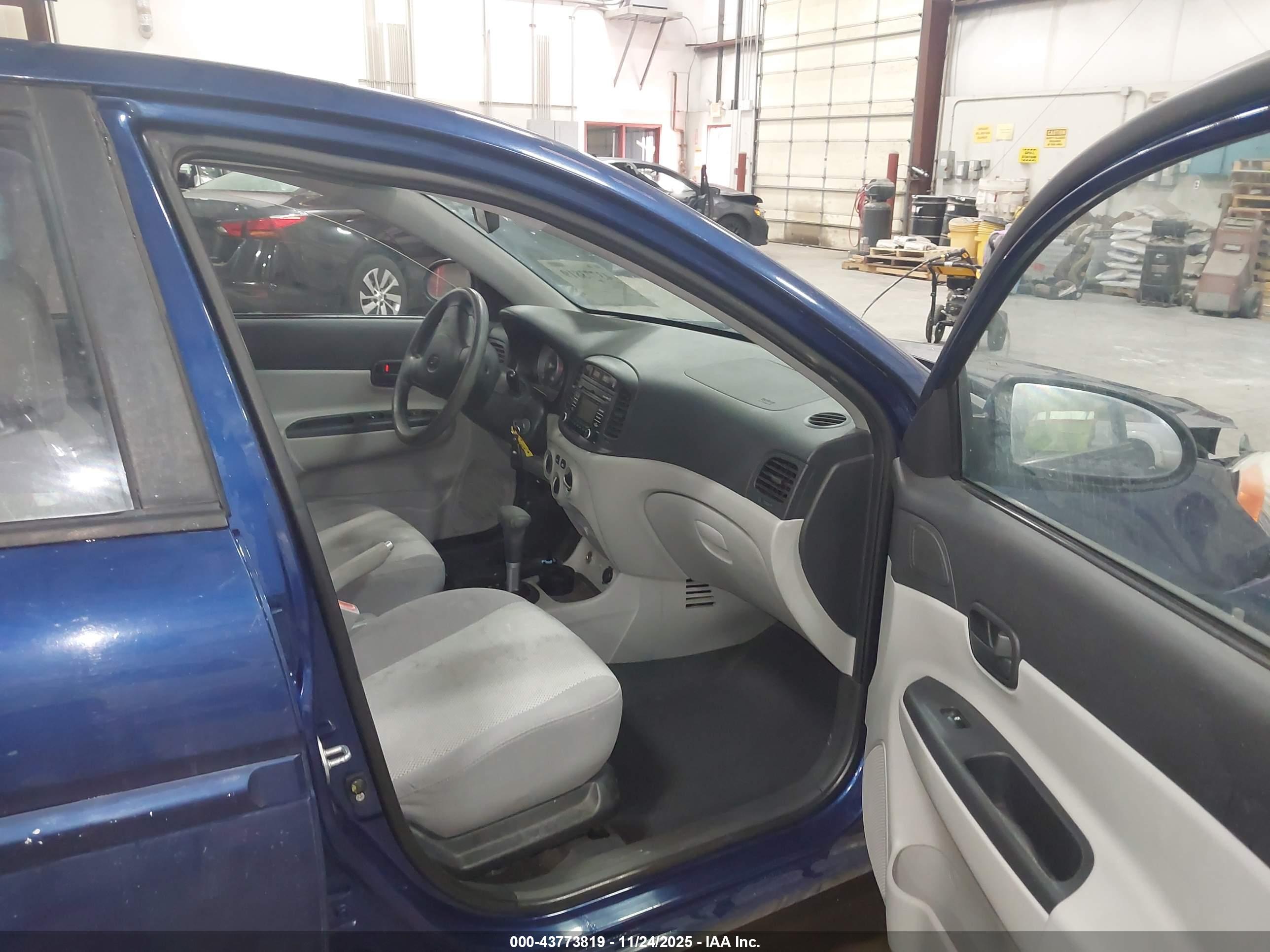 HYUNDAI ACCENT image 5