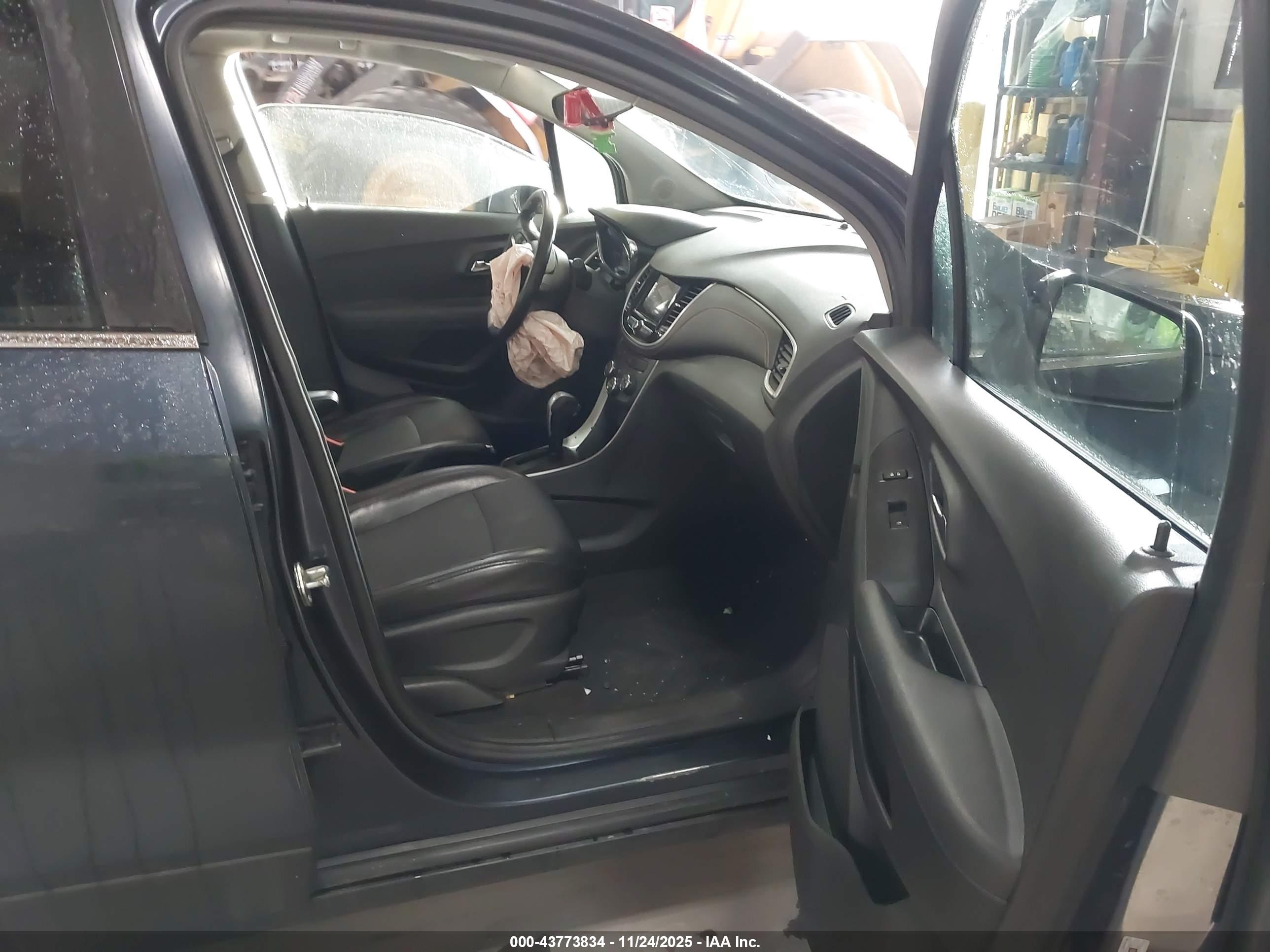 CHEVROLET TRAX image 5