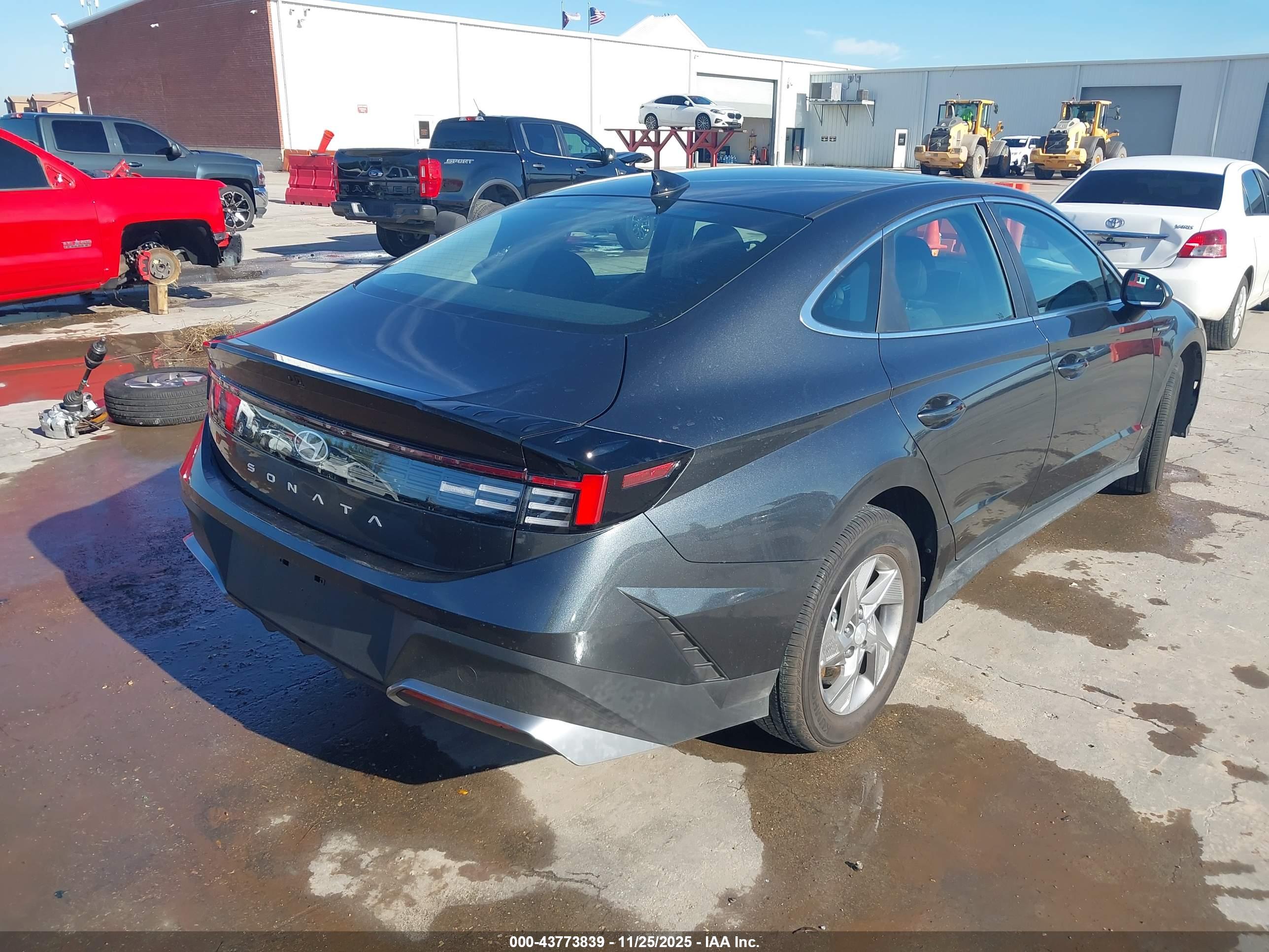 HYUNDAI SONATA image 4