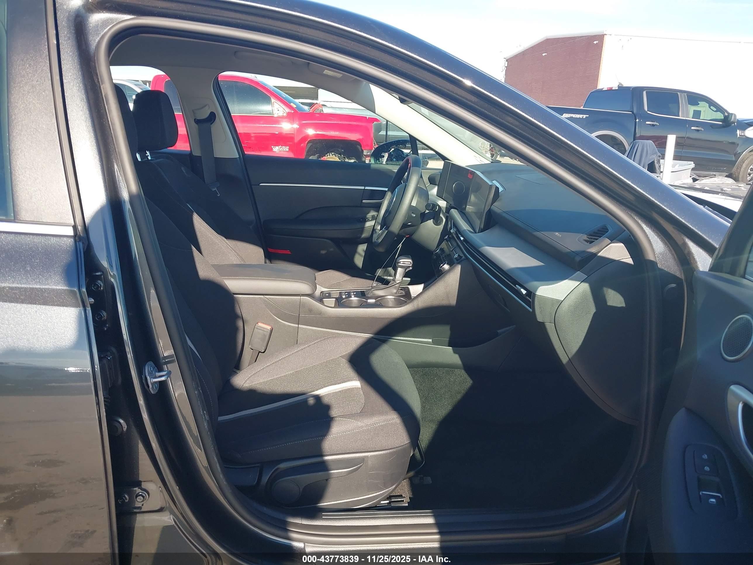 HYUNDAI SONATA image 5
